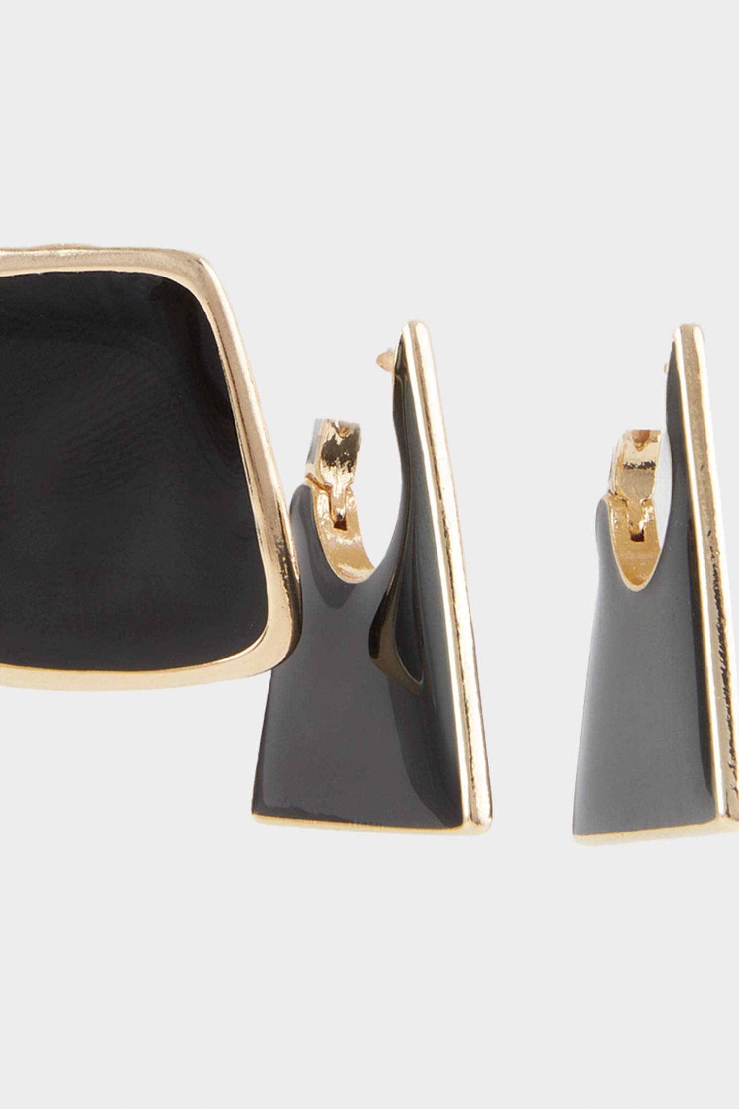 Woman 2 Piece Black Earrings