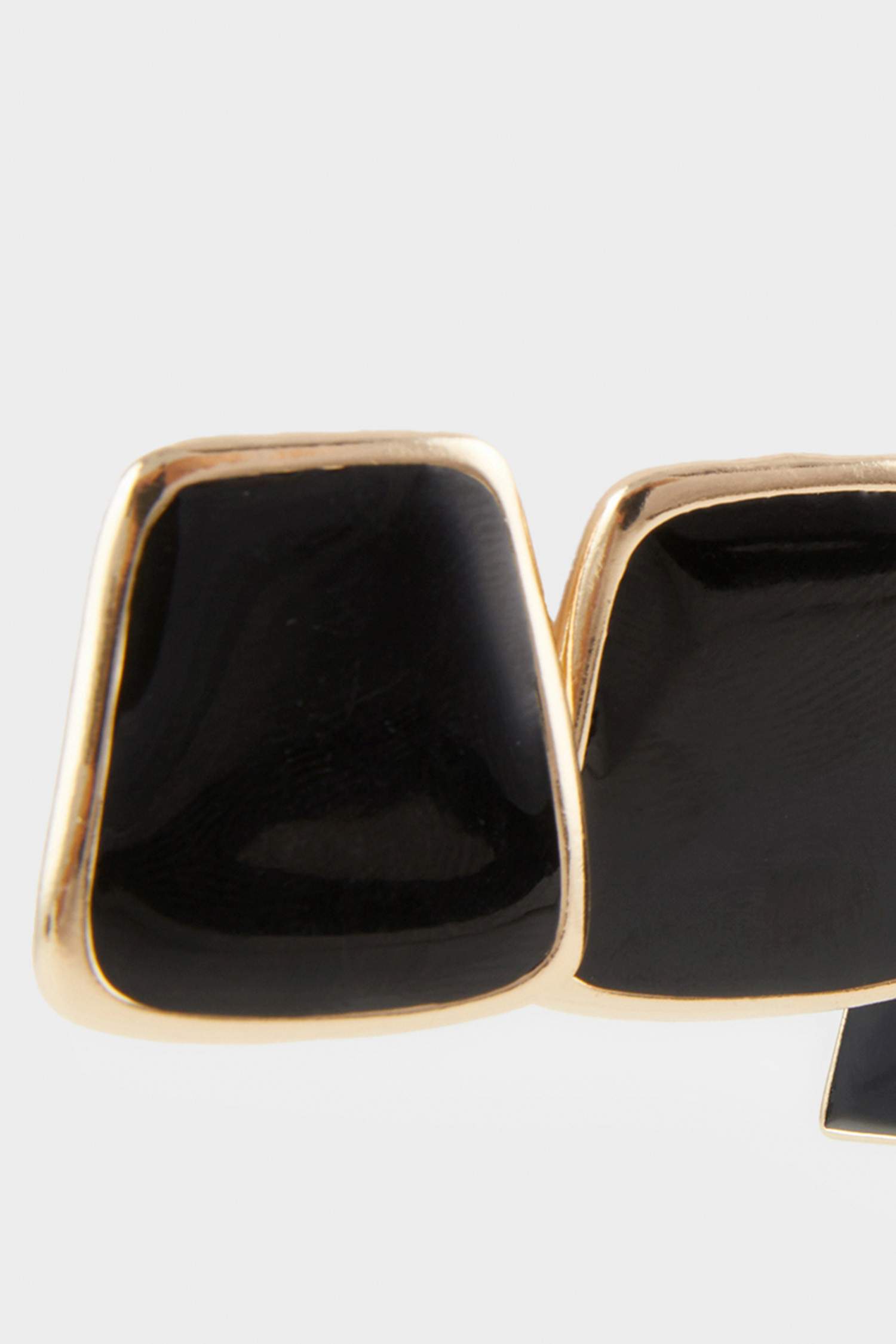 Woman 2 Piece Black Earrings