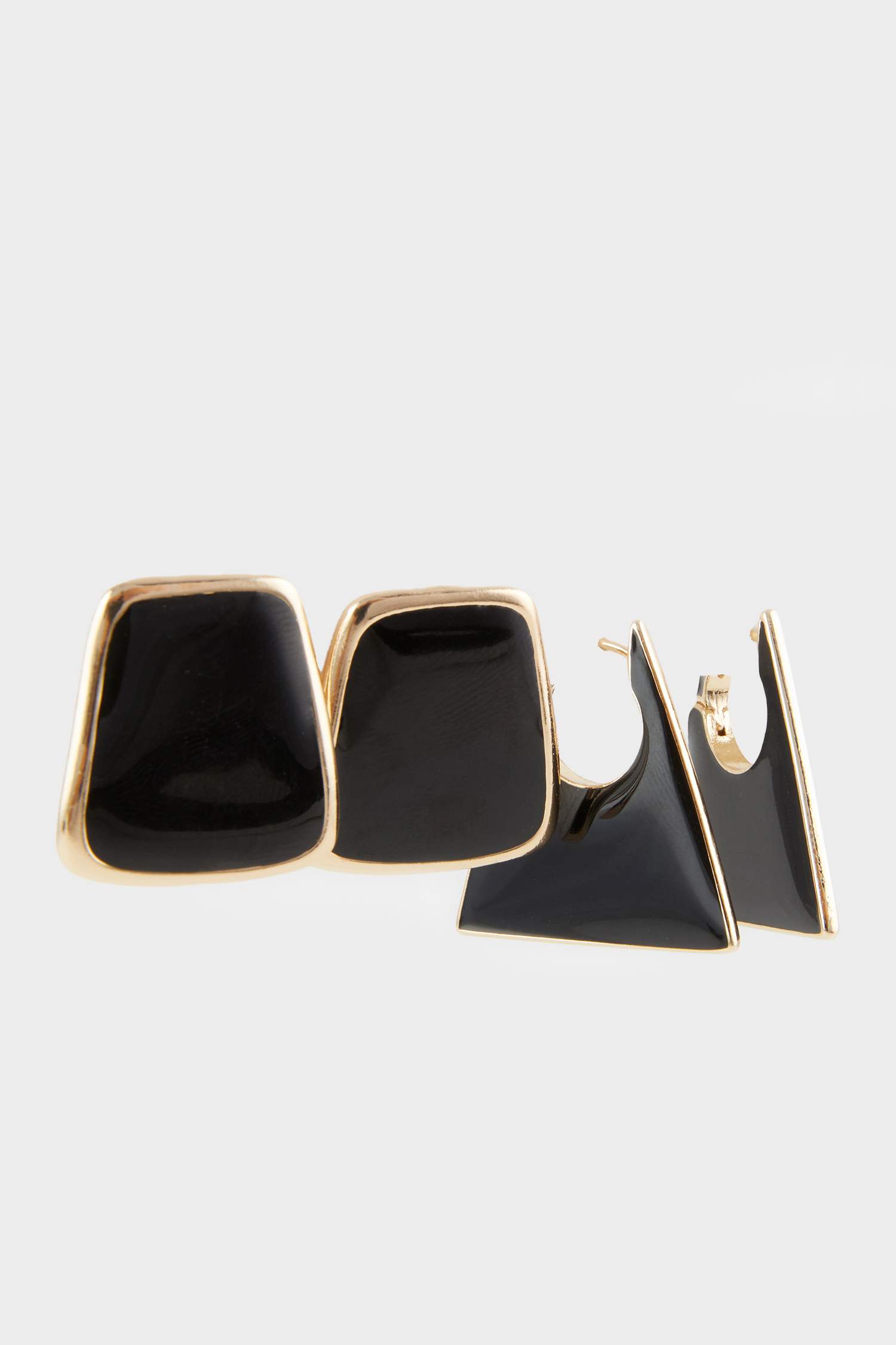 Woman 2 Piece Black Earrings