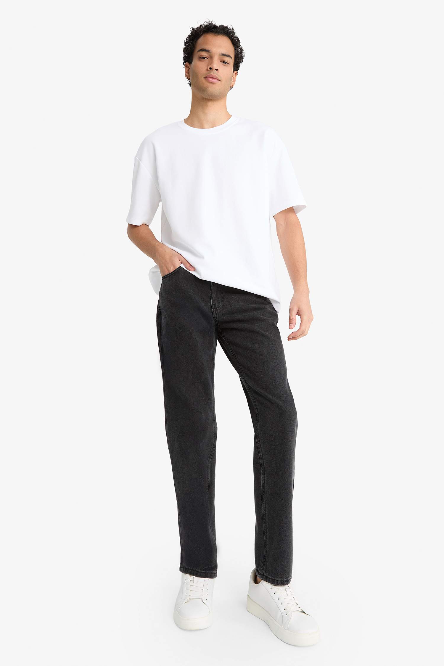 بنطرون جينز قصة مستقيمة برجل عادي