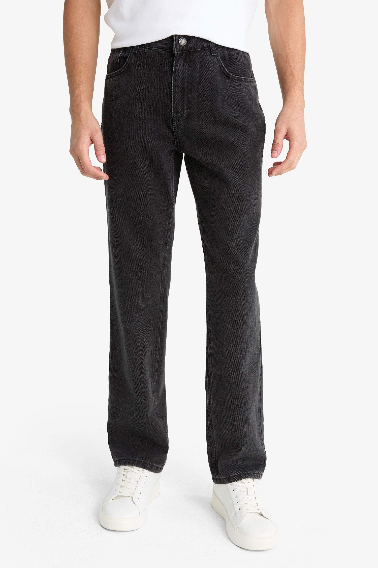 بنطرون جينز قصة مستقيمة برجل عادي