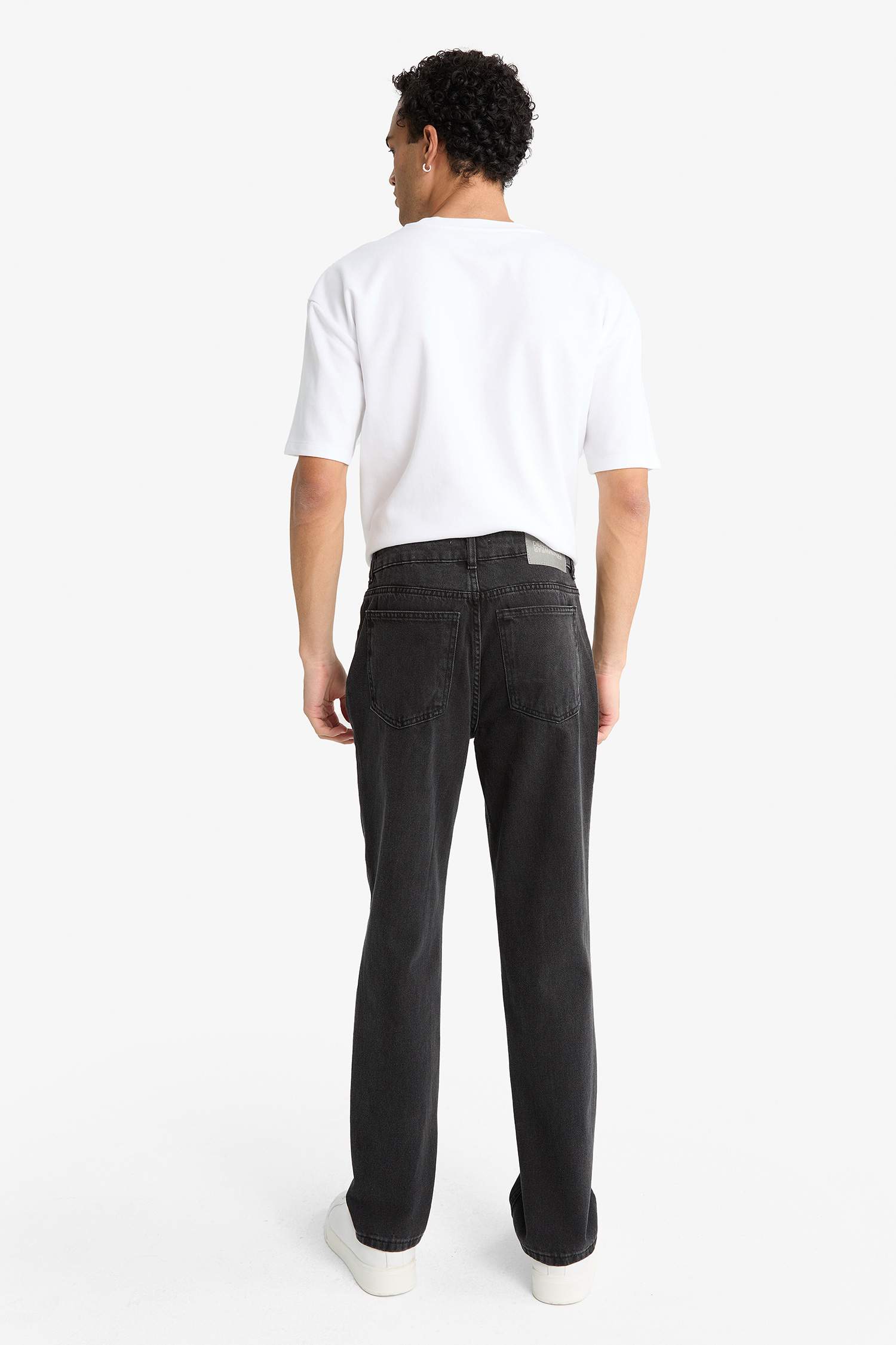 Джинсы Straight Fit с прямыми штанинами