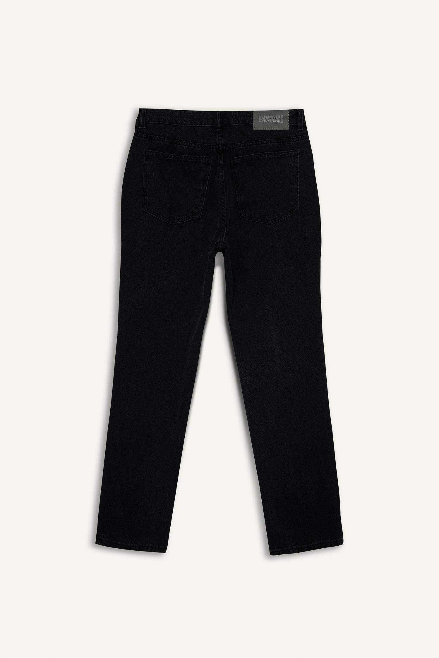 Джинсы Straight Fit с прямыми штанинами