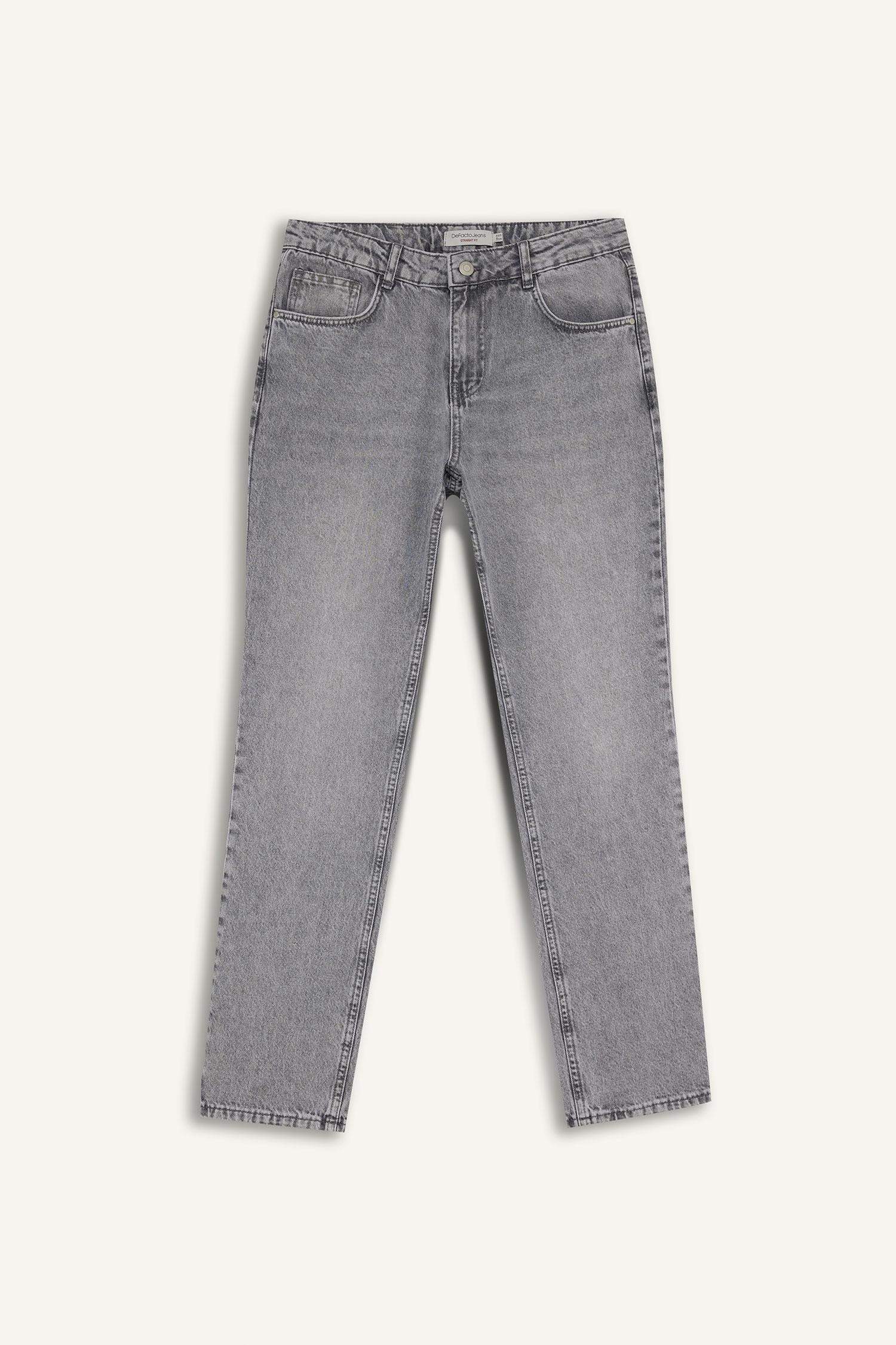 سروال جينز قصة مستقيمة برجل عادي