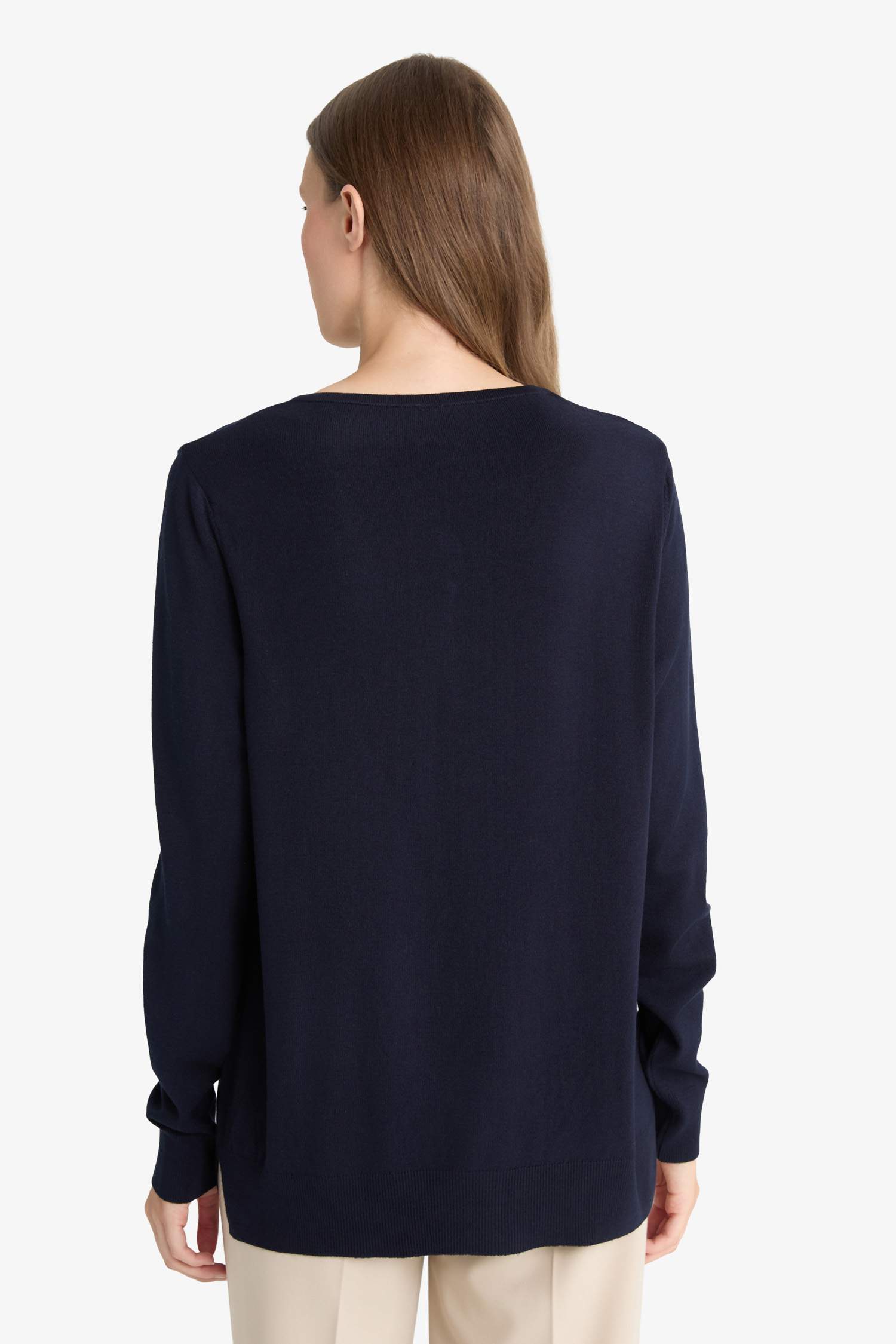 بلوفر قصة عادية بياقة V