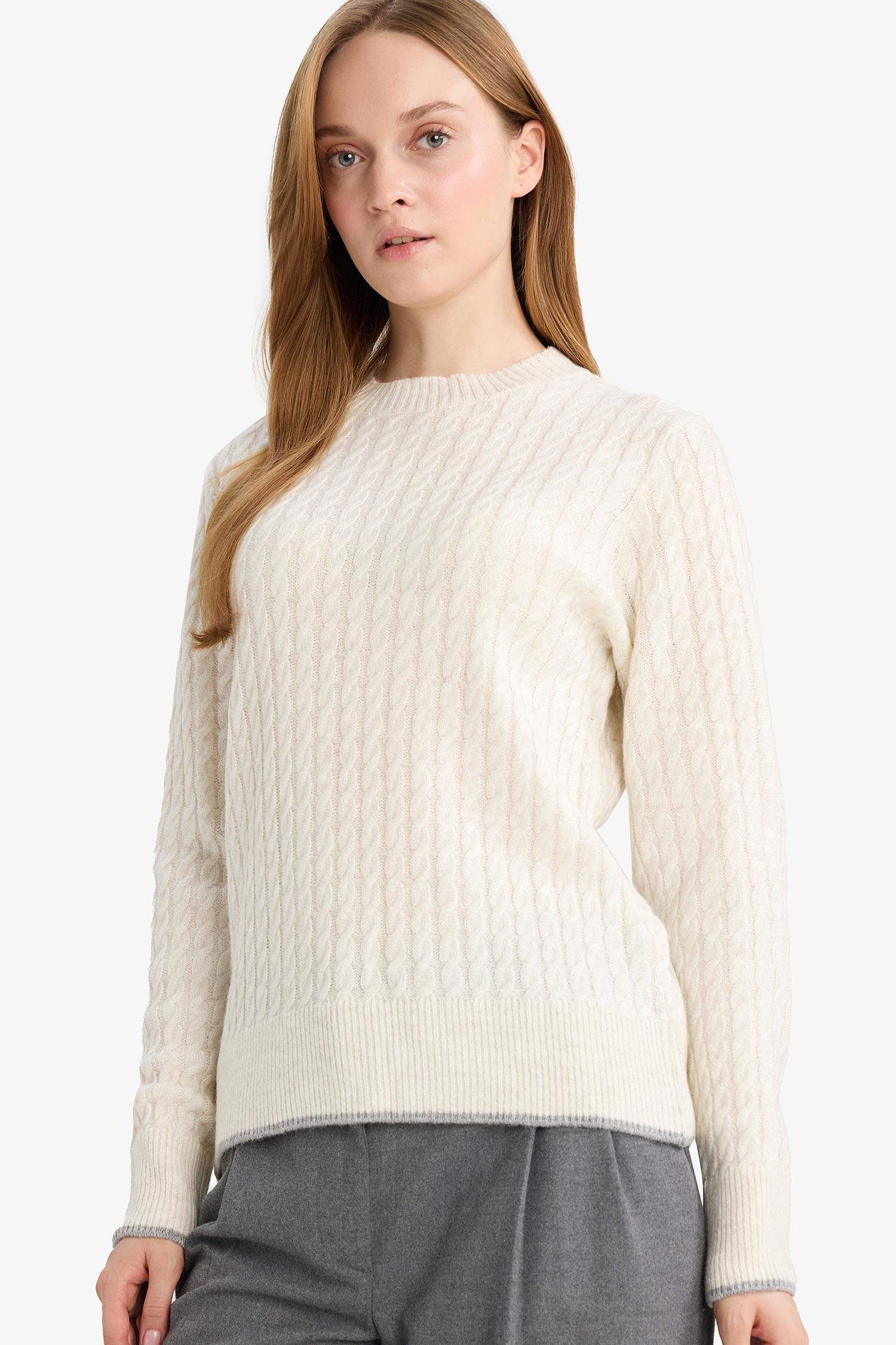 بلوفر قصة عادية بياقة مستديرة