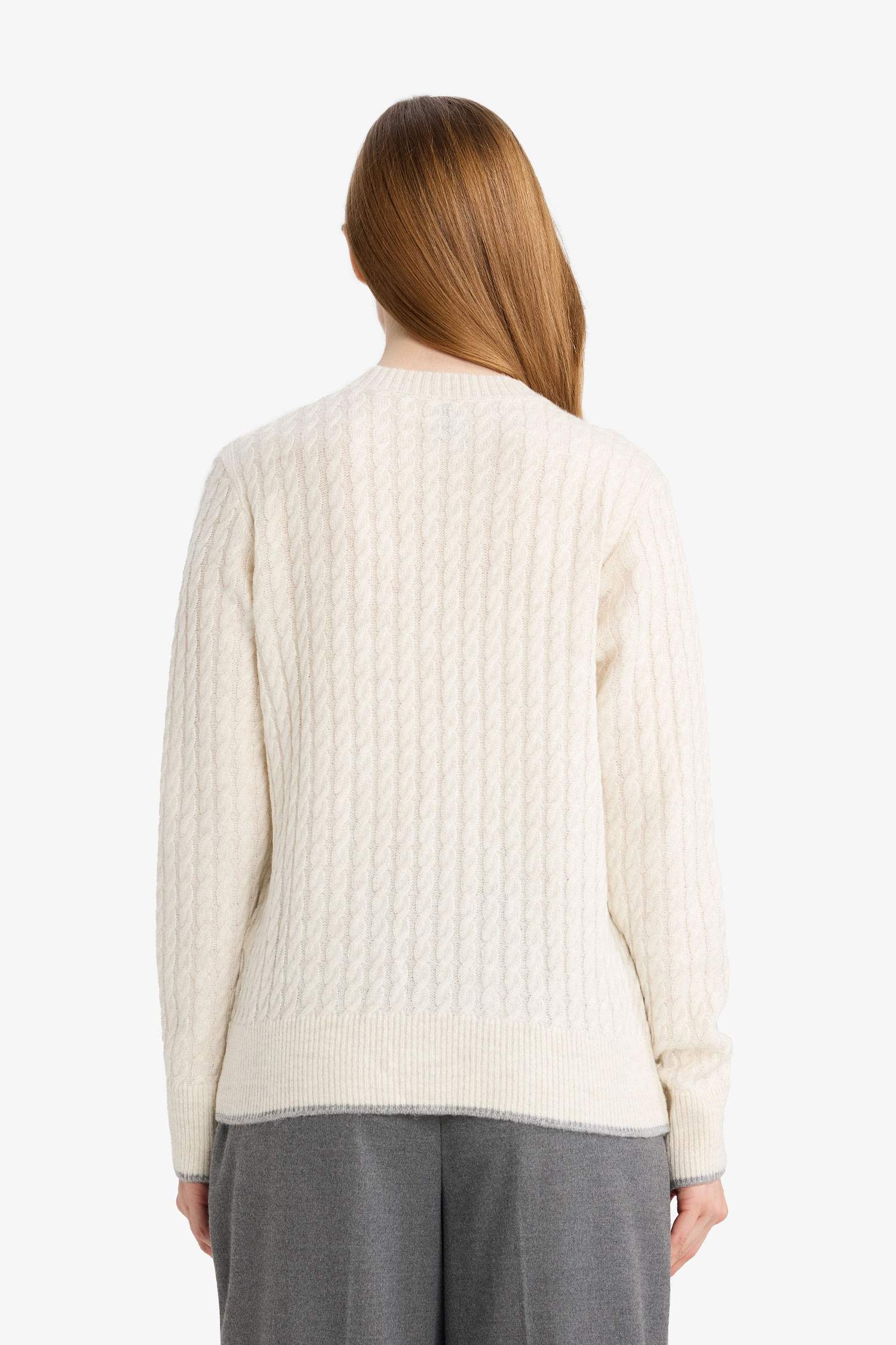 بلوفر قصة عادية بياقة مستديرة