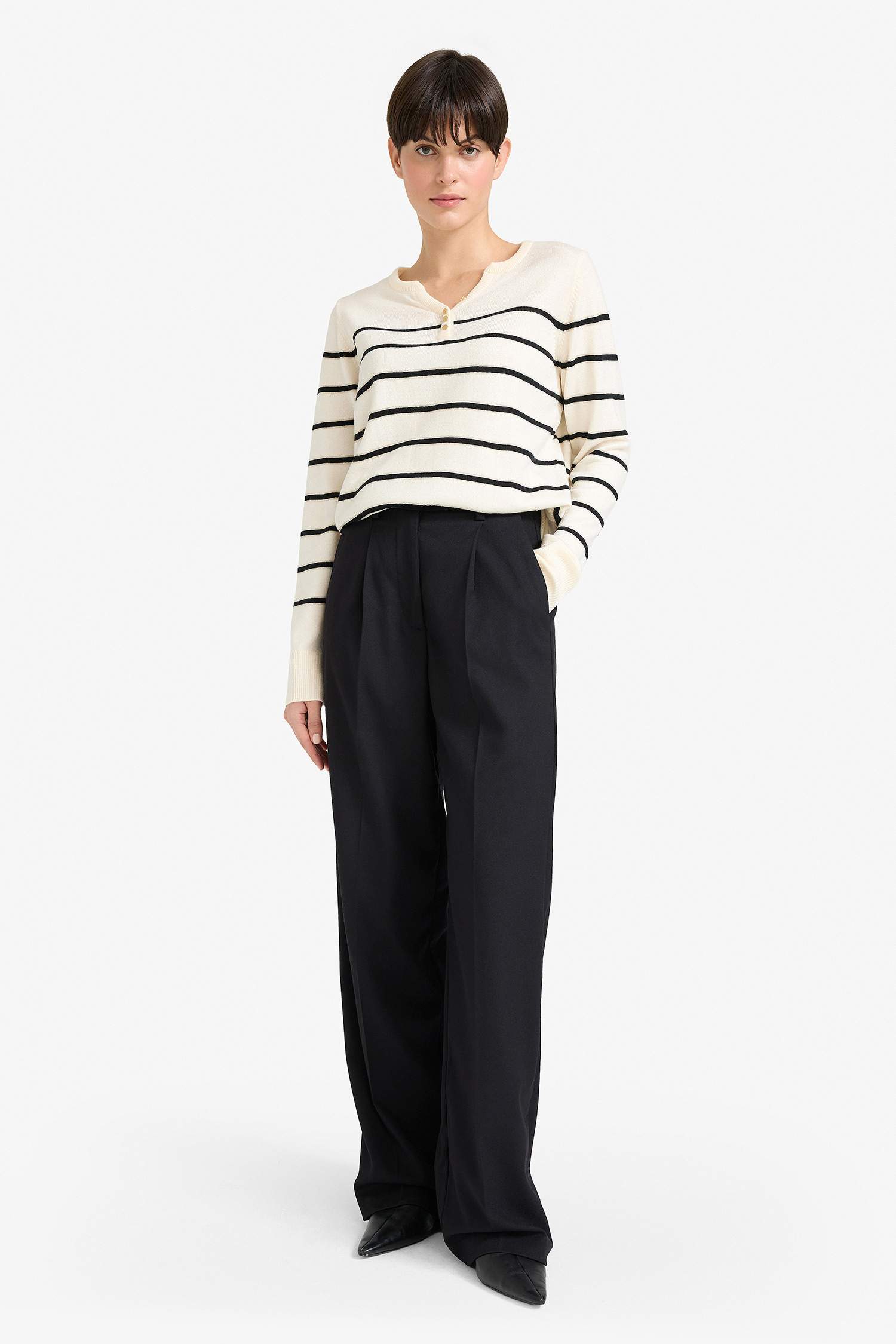 Regular Fit V-Neck Pullover