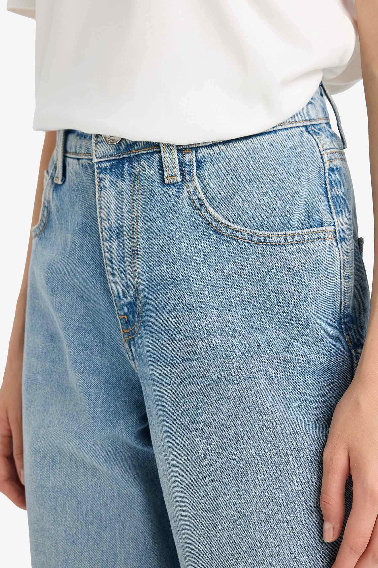 بنطرون جينز باجي بخصر عالي