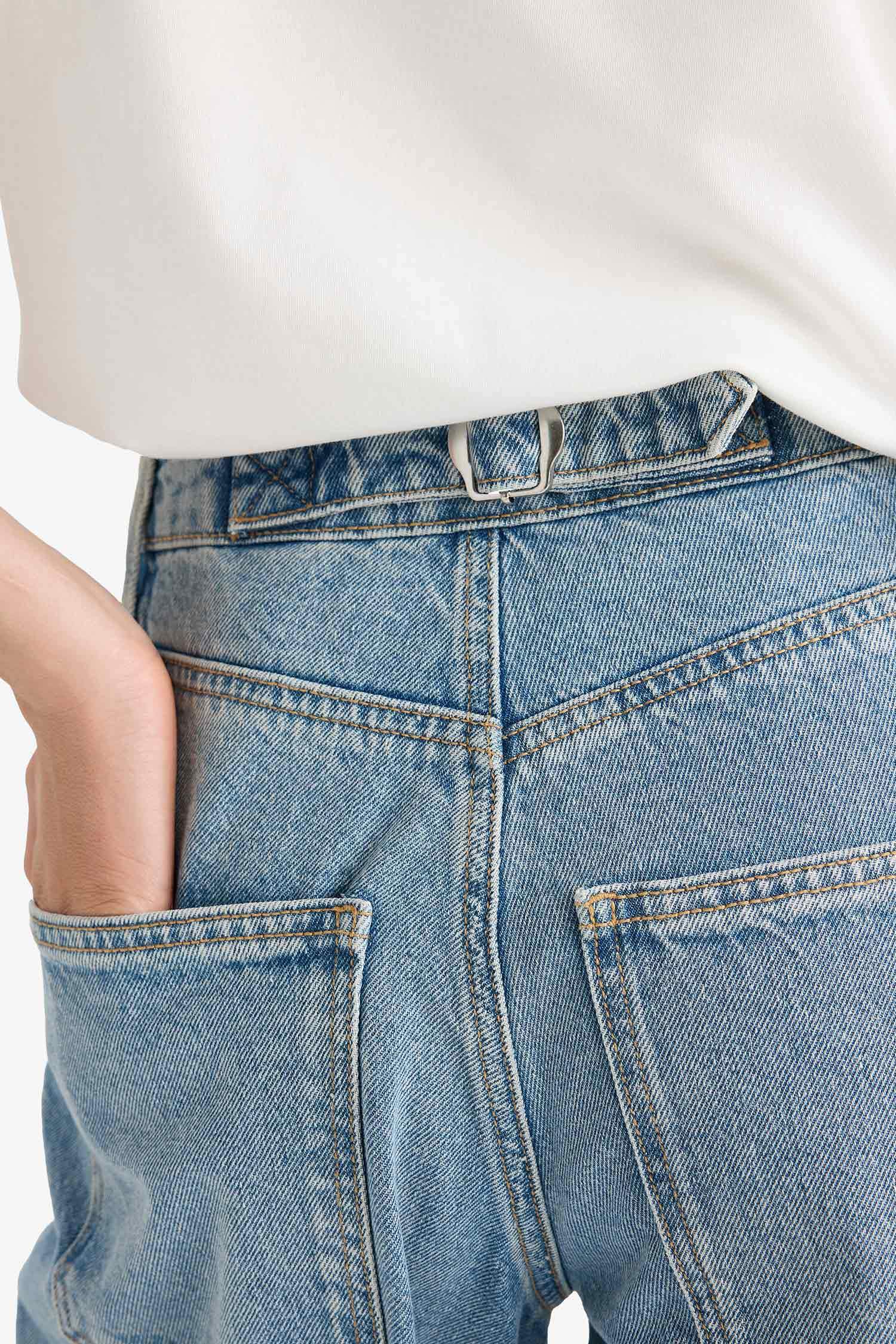 بنطرون جينز باجي بخصر عالي