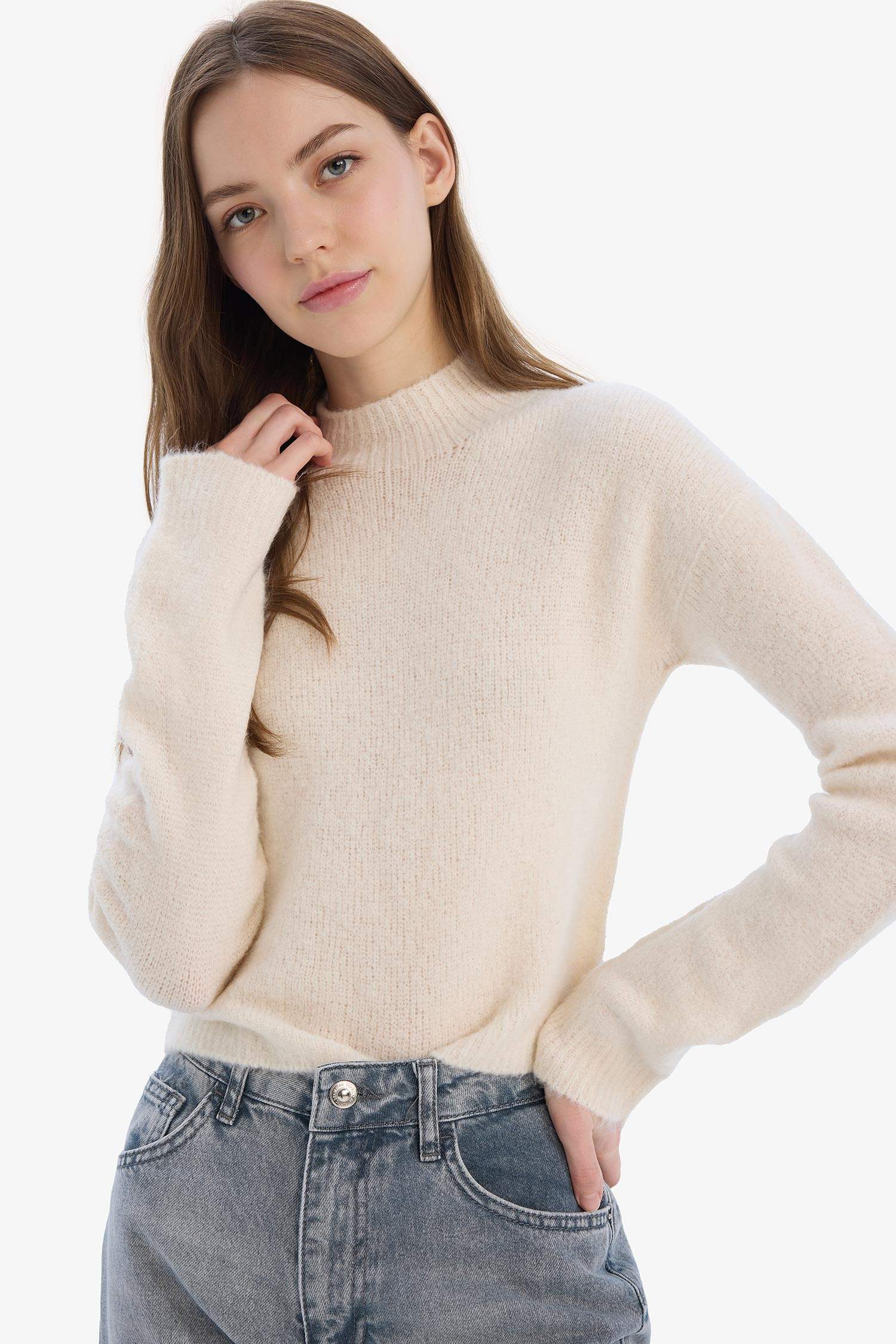 بلوز صوف تريكو سادة قصة عادية بياخة مستديرة