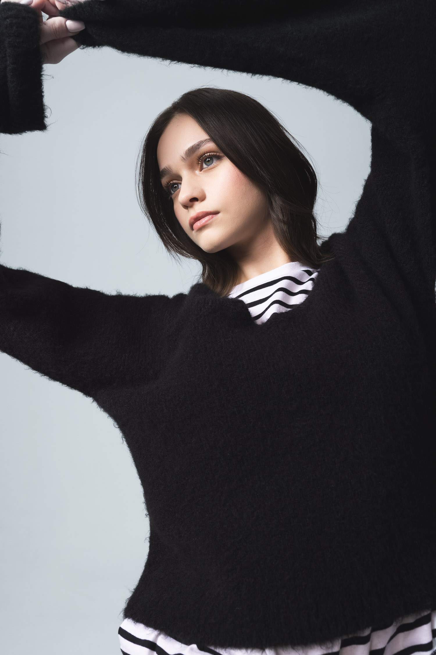 Regular Fit V Yaka Basic Düz Dikişsiz Triko Kazak