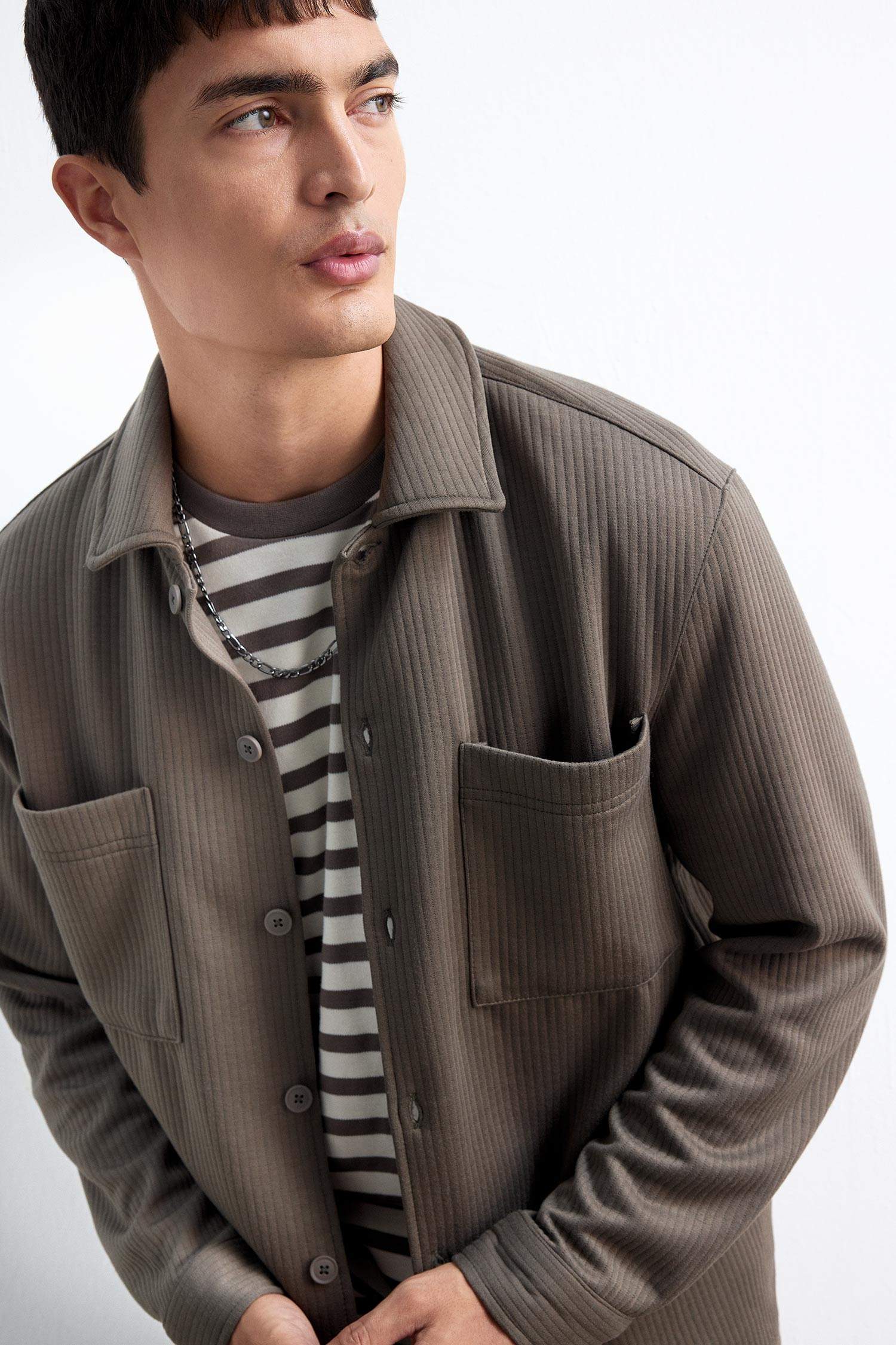 قميص قصة عادية وأكمام طويلة