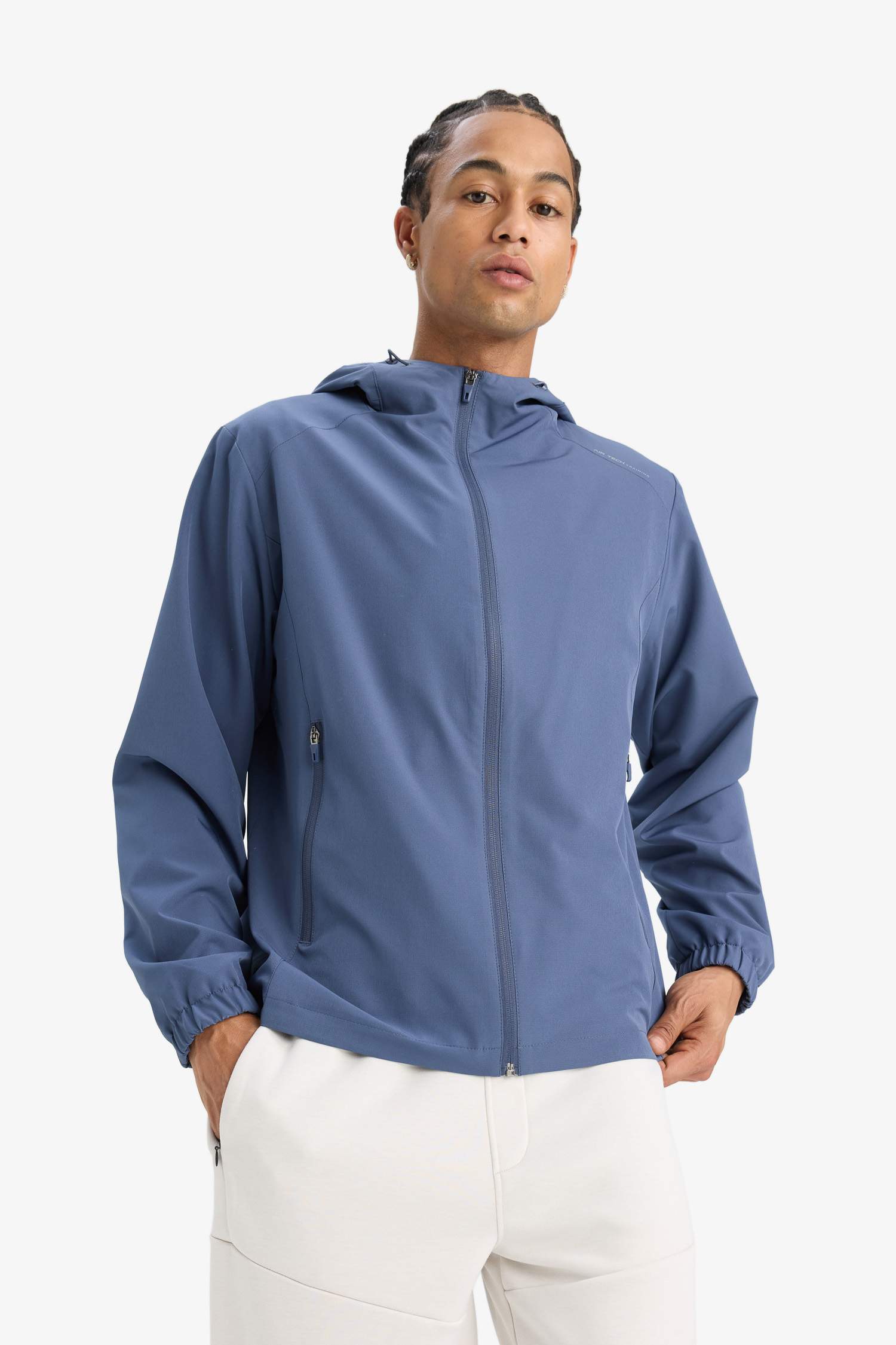 قصة عادية بغطاء للرأس طارد للماء