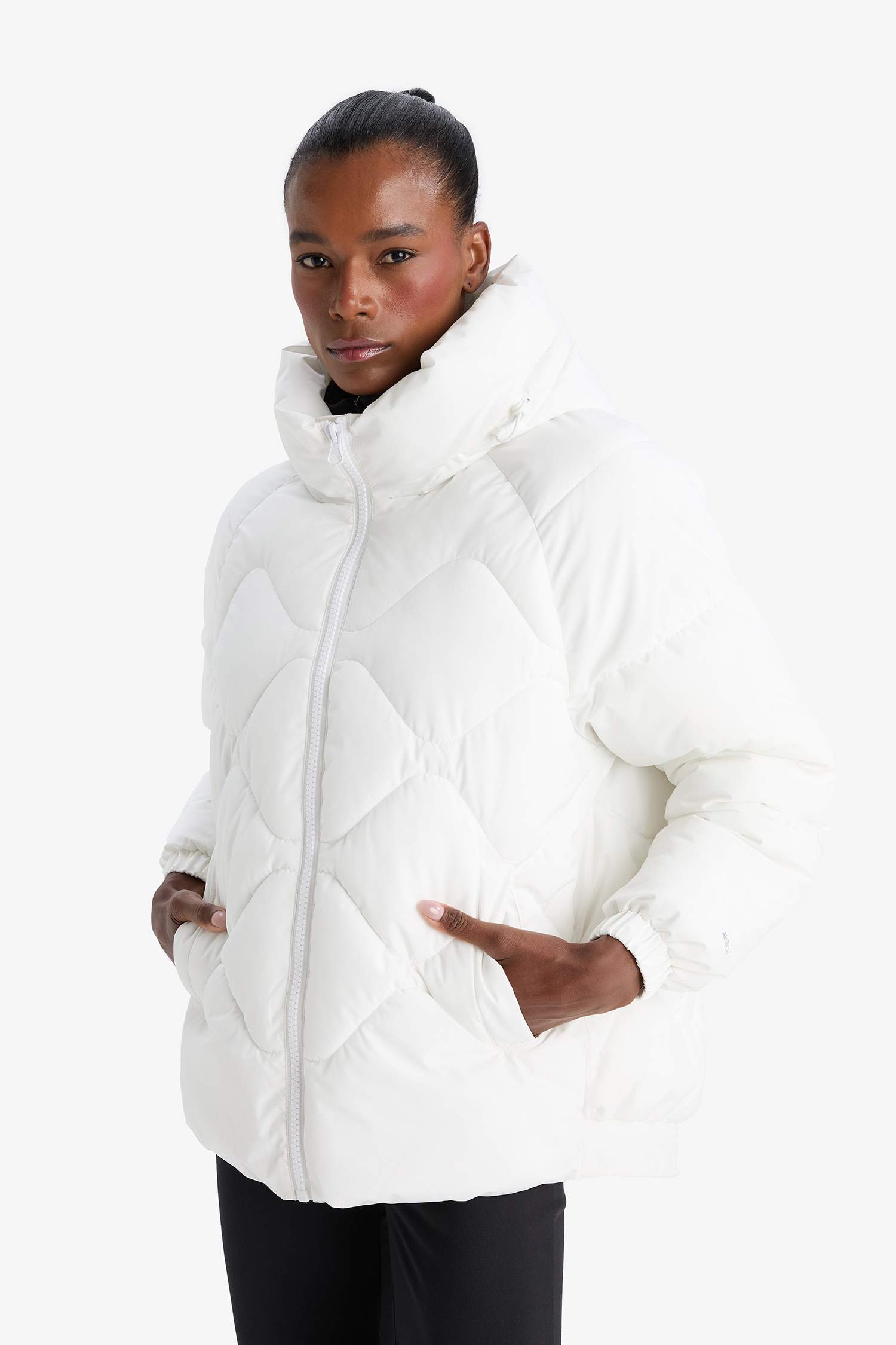 Doudoune oversize matelassée imperméable à capuche et poches de DeFactoFit