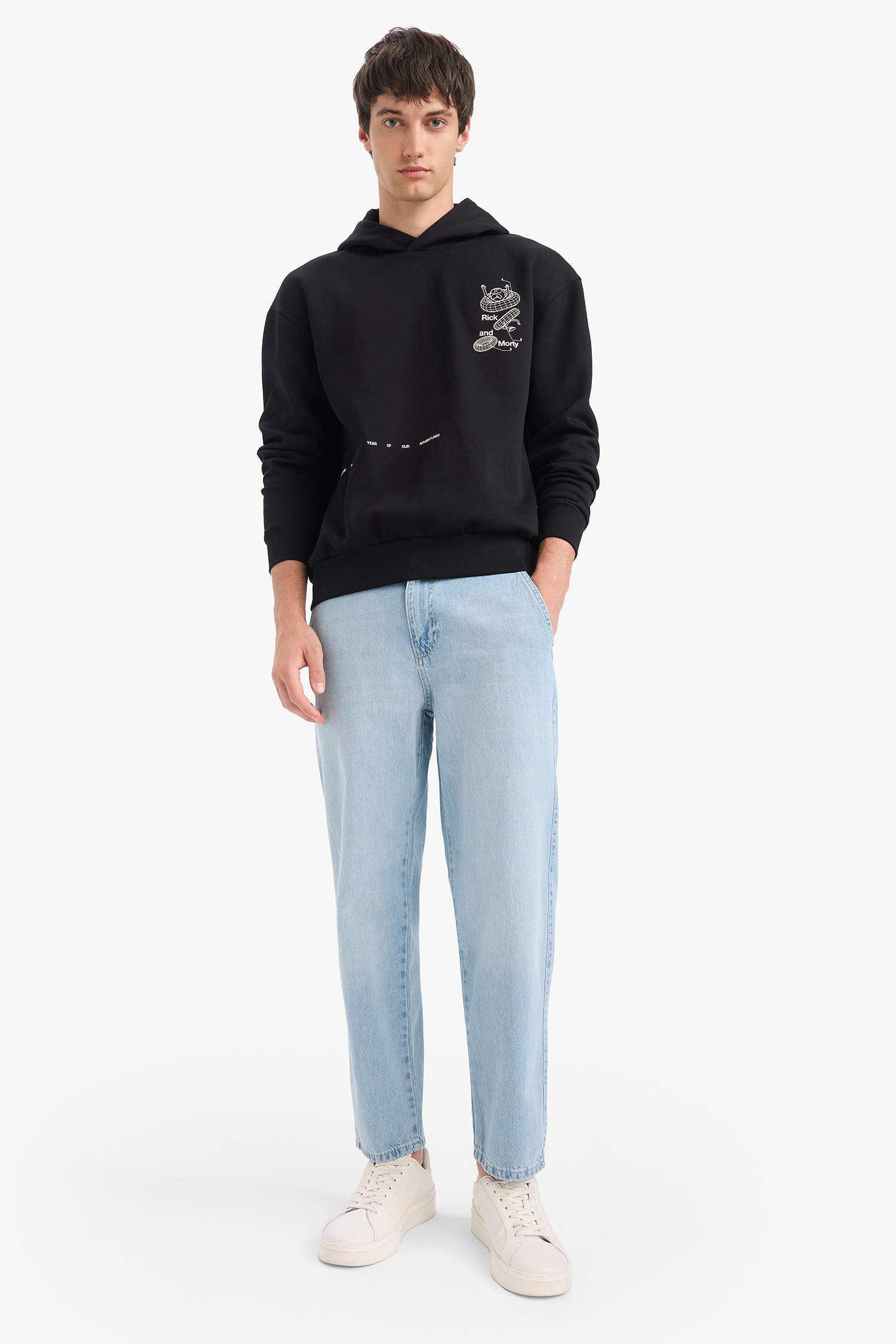 سويت شيرت مطبوع أوفر سايز بكابيشون من ريك ومورتي