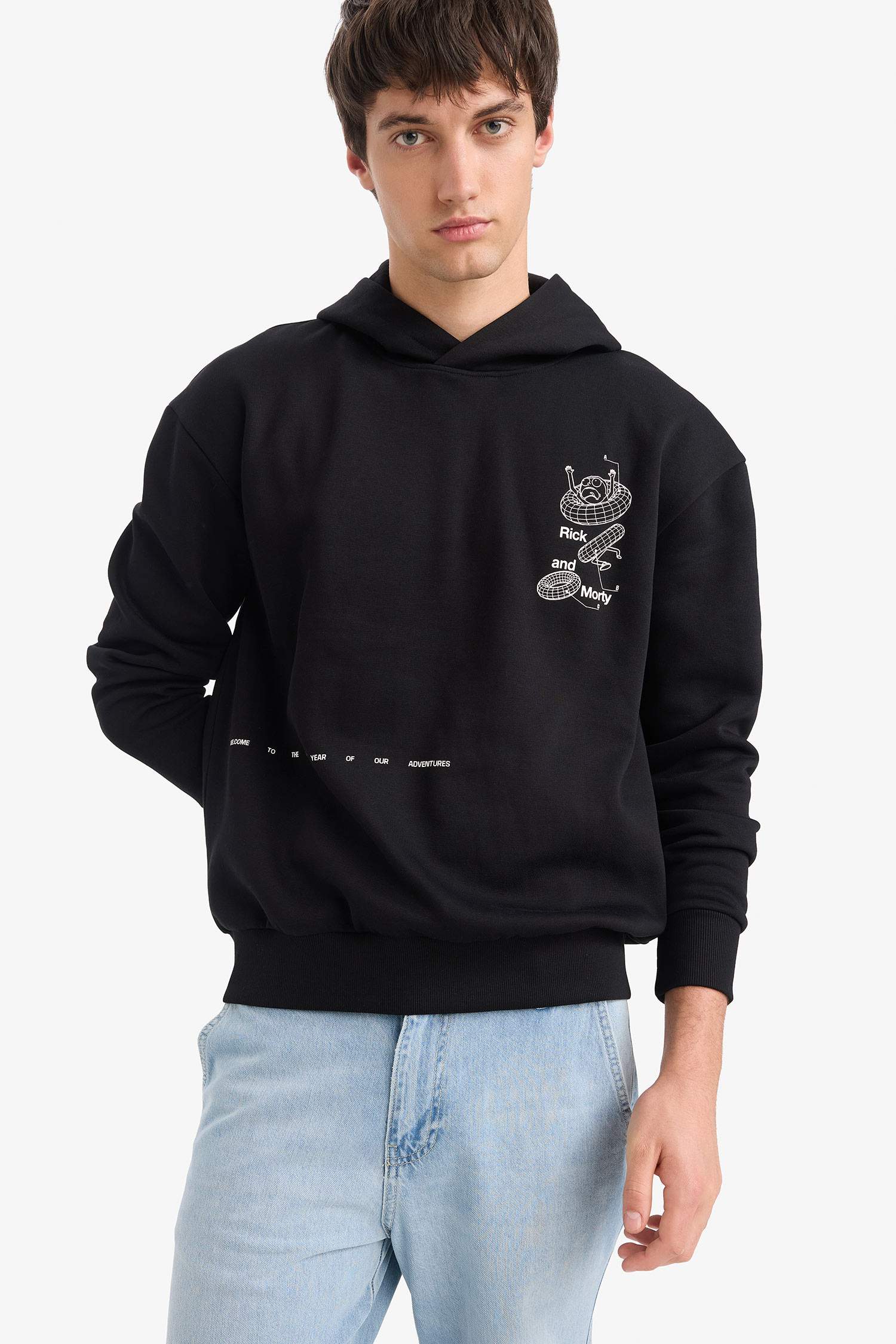 سويت شيرت مطبوع أوفر سايز بكابيشون من ريك ومورتي