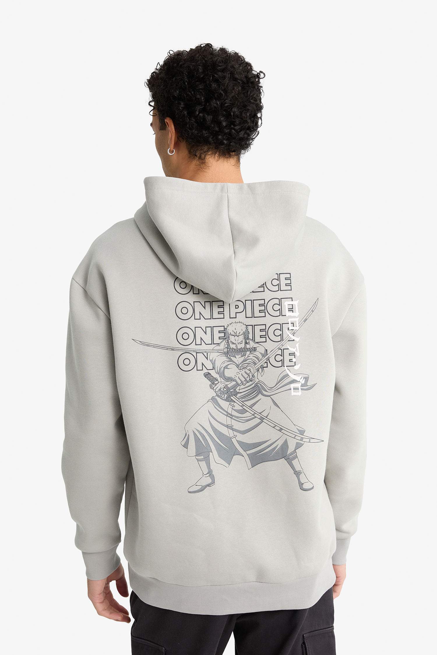 سويت شيرت اوفر سايز بغطاء للرأس من ون بيس