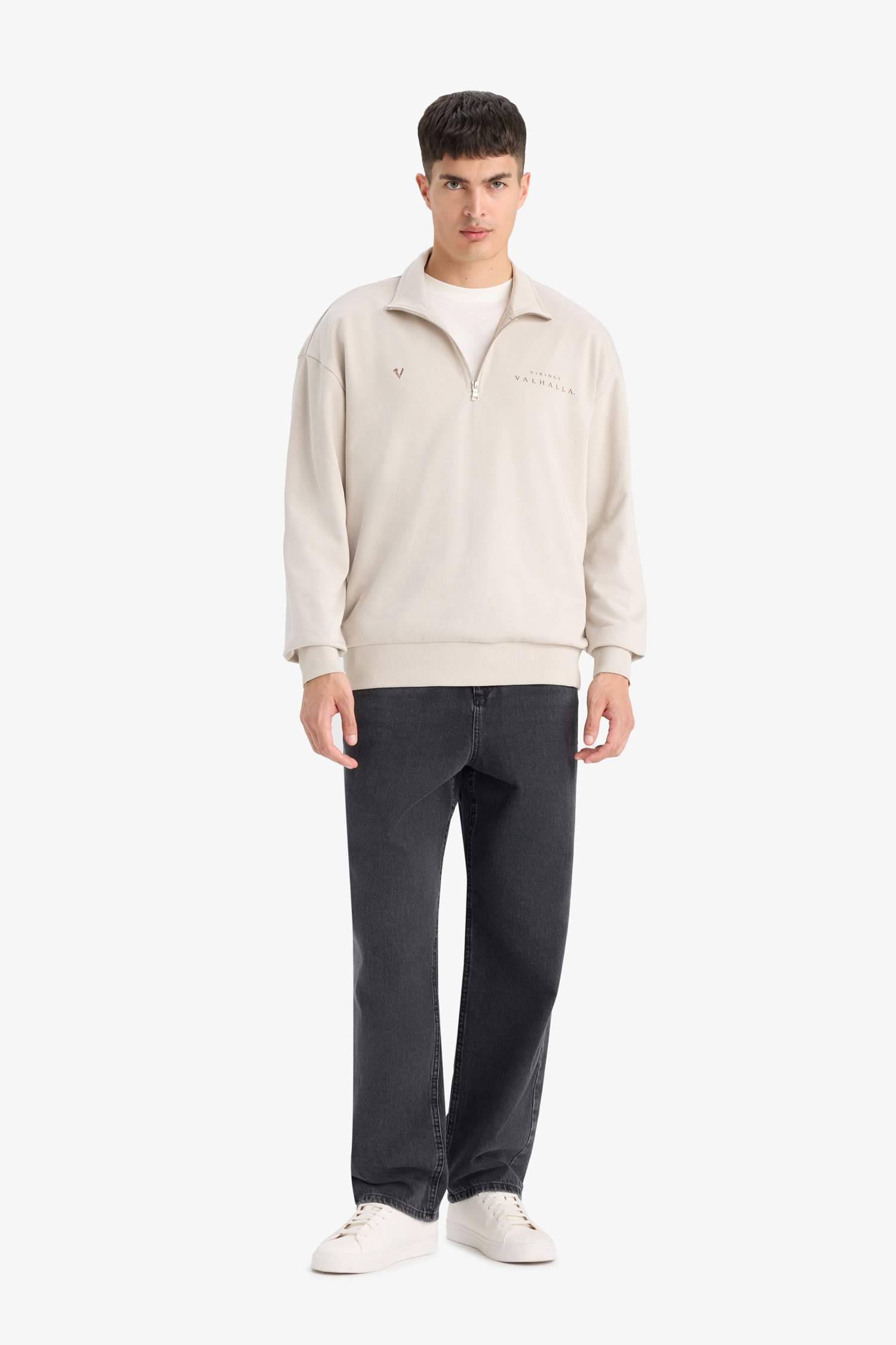 سويت شيرت اوفر سايز بياقة عالية بطبعة من الخلف