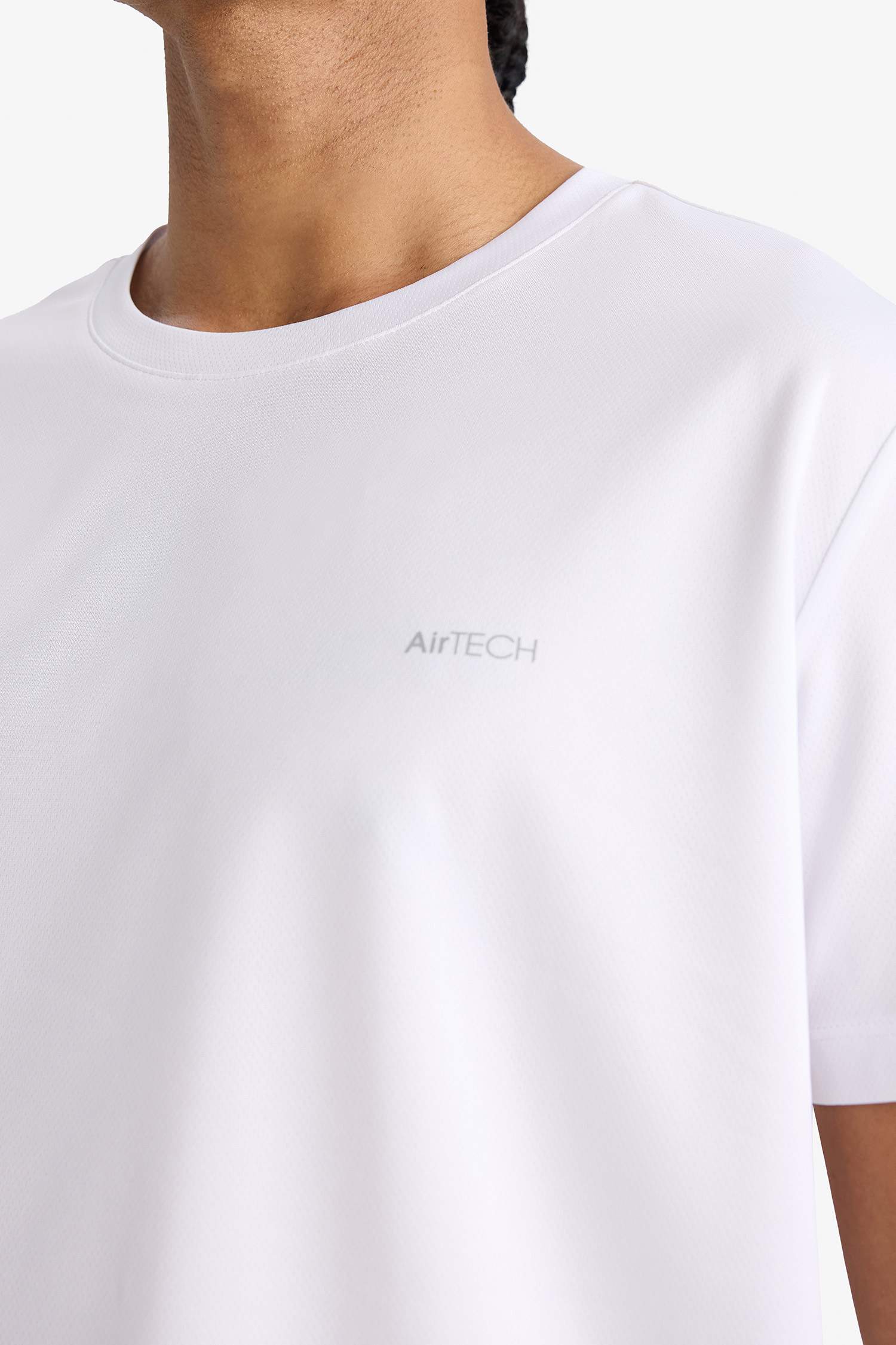 تيشيرت نص ردن رياضي قصة عادية سريع الجفاف من DeFactoFt