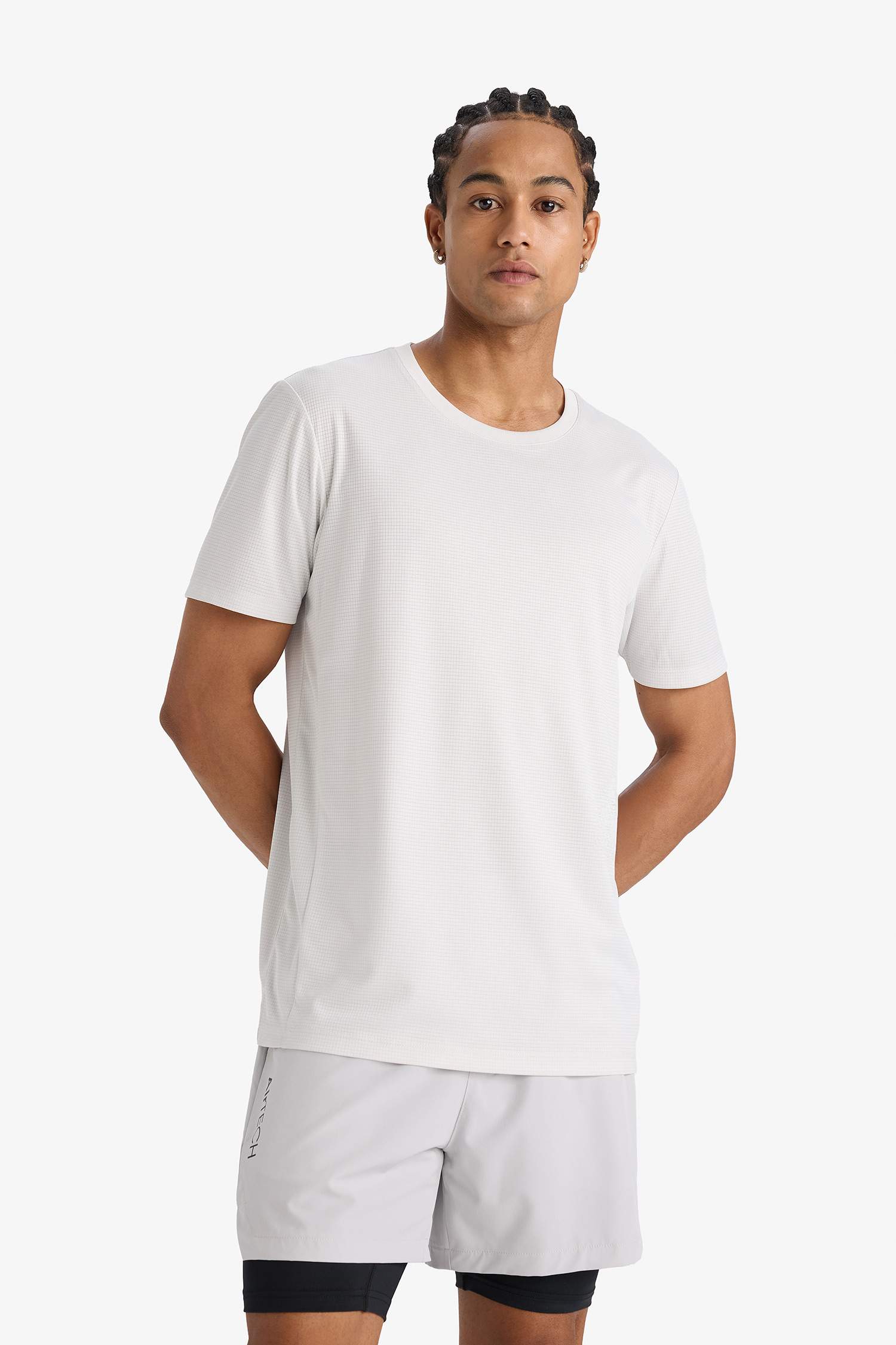 дөңгелек жаға басып шығарылған Футболка