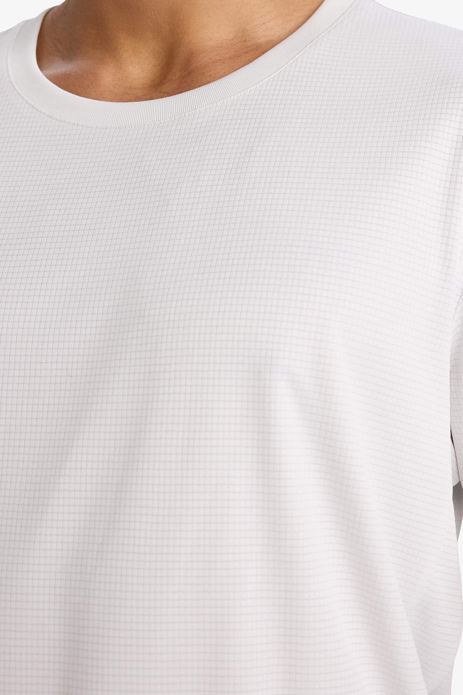 дөңгелек жаға басып шығарылған Футболка