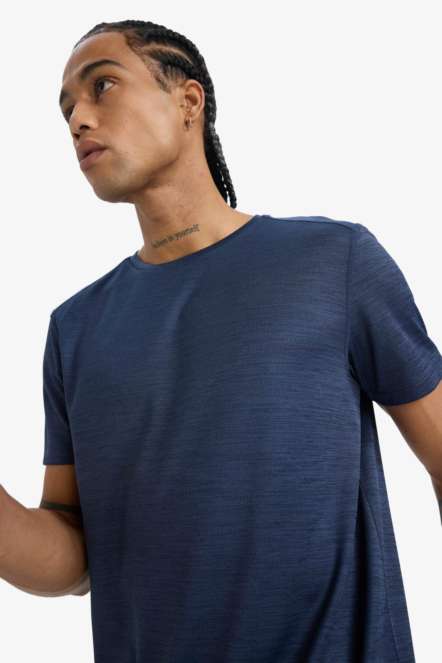 DeFactoFit Slim Fit Dar Kesim Hızlı Kuruyan Nefes Alabilen Esnek Kumaş Bisiklet Yaka Sporcu Kısa Kollu Tişört