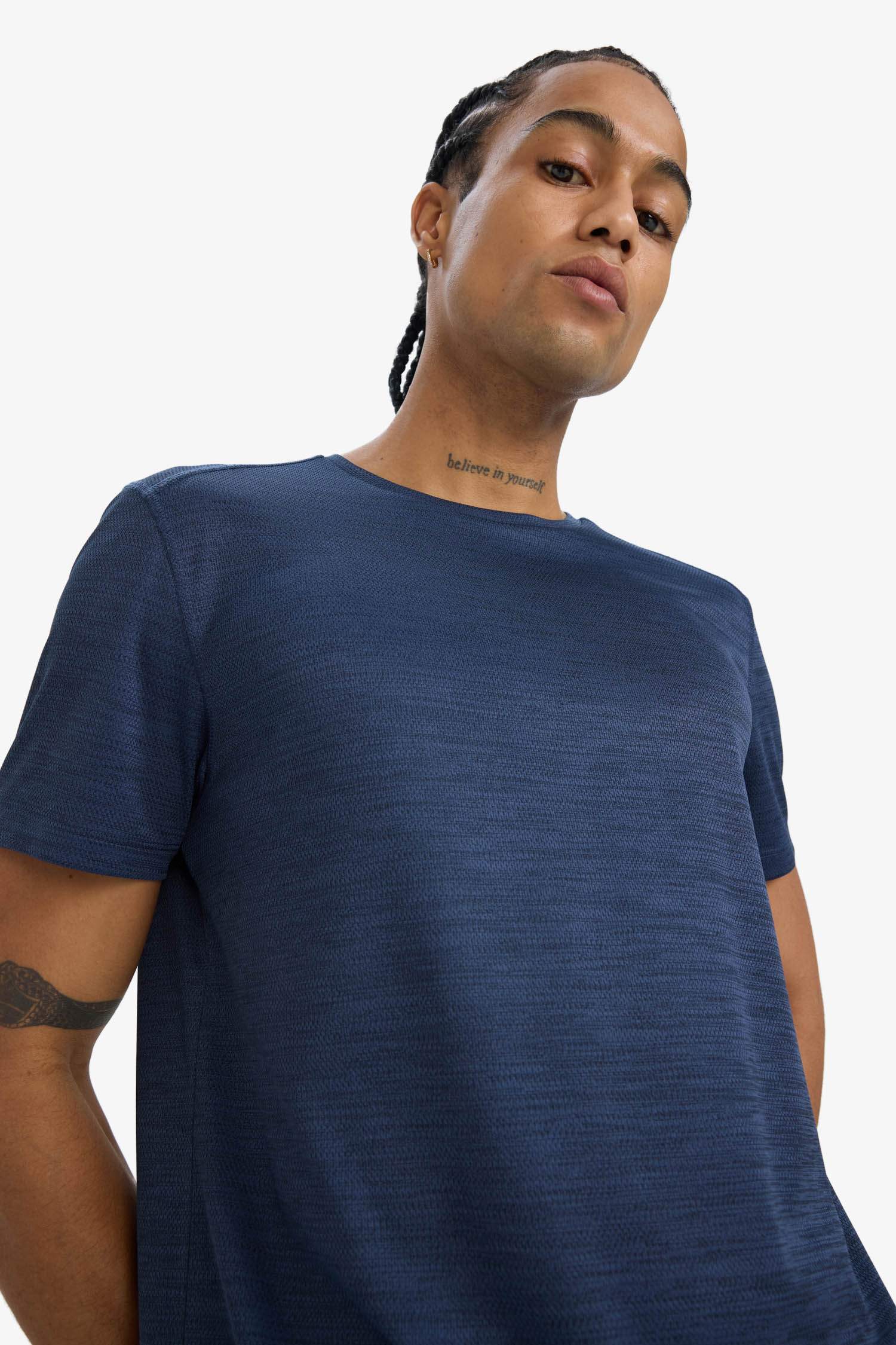 DeFactoFit Slim Fit Dar Kesim Hızlı Kuruyan Nefes Alabilen Esnek Kumaş Bisiklet Yaka Sporcu Kısa Kollu Tişört