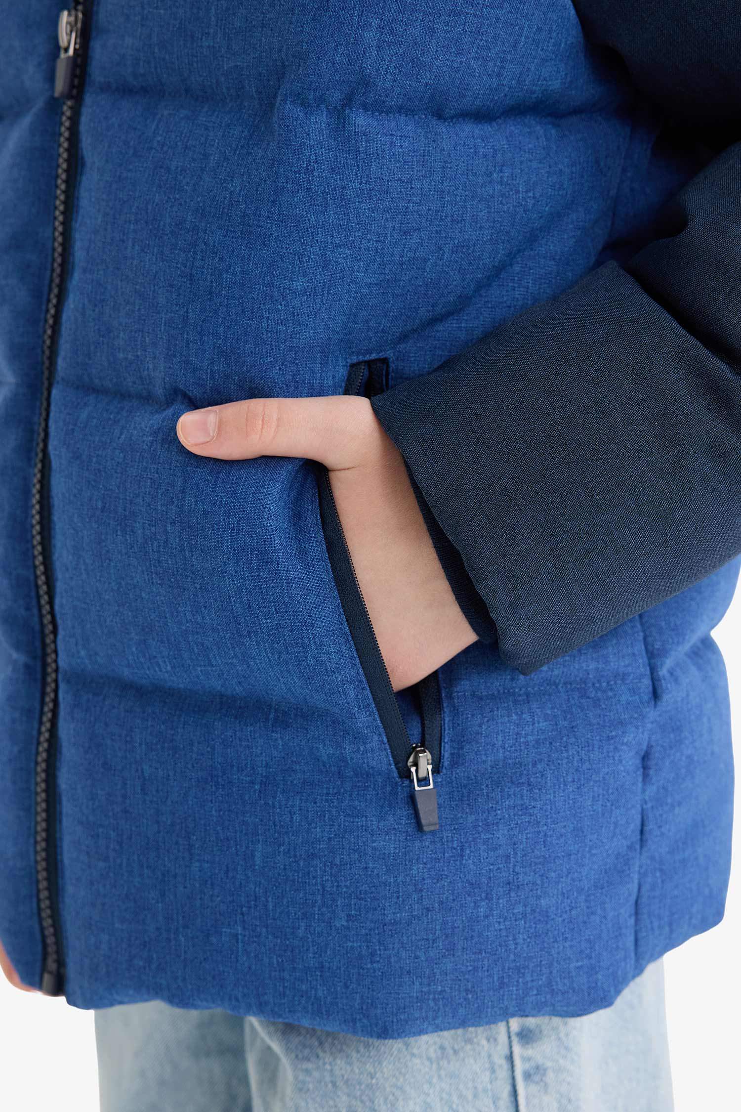 Erkek Çocuk Su Geçirmez Kapüşonlu Fermuarlı Şişme Mont