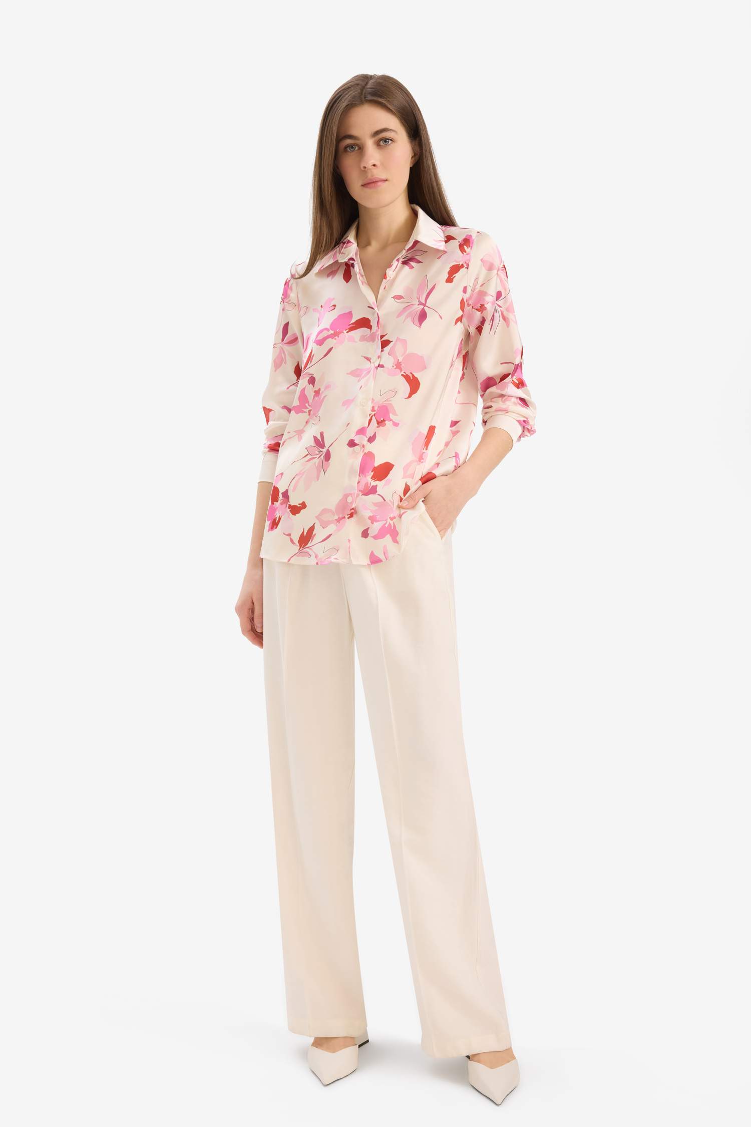 Chemise en satin fleurie à manches longues Coupe régulière