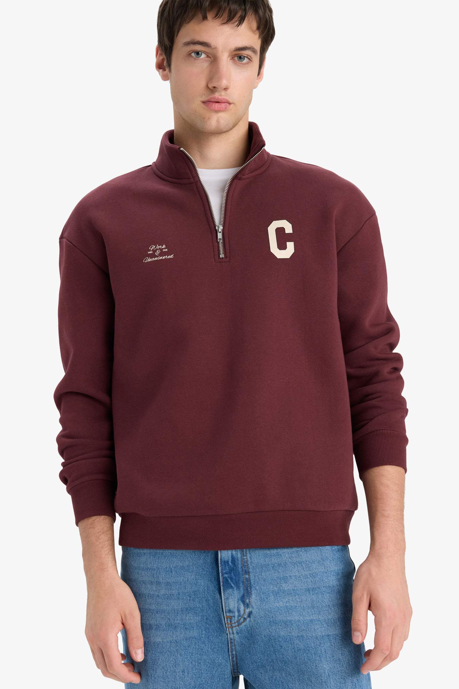 سويت شيرت اوفر سايز بياقة عالية بسوسته