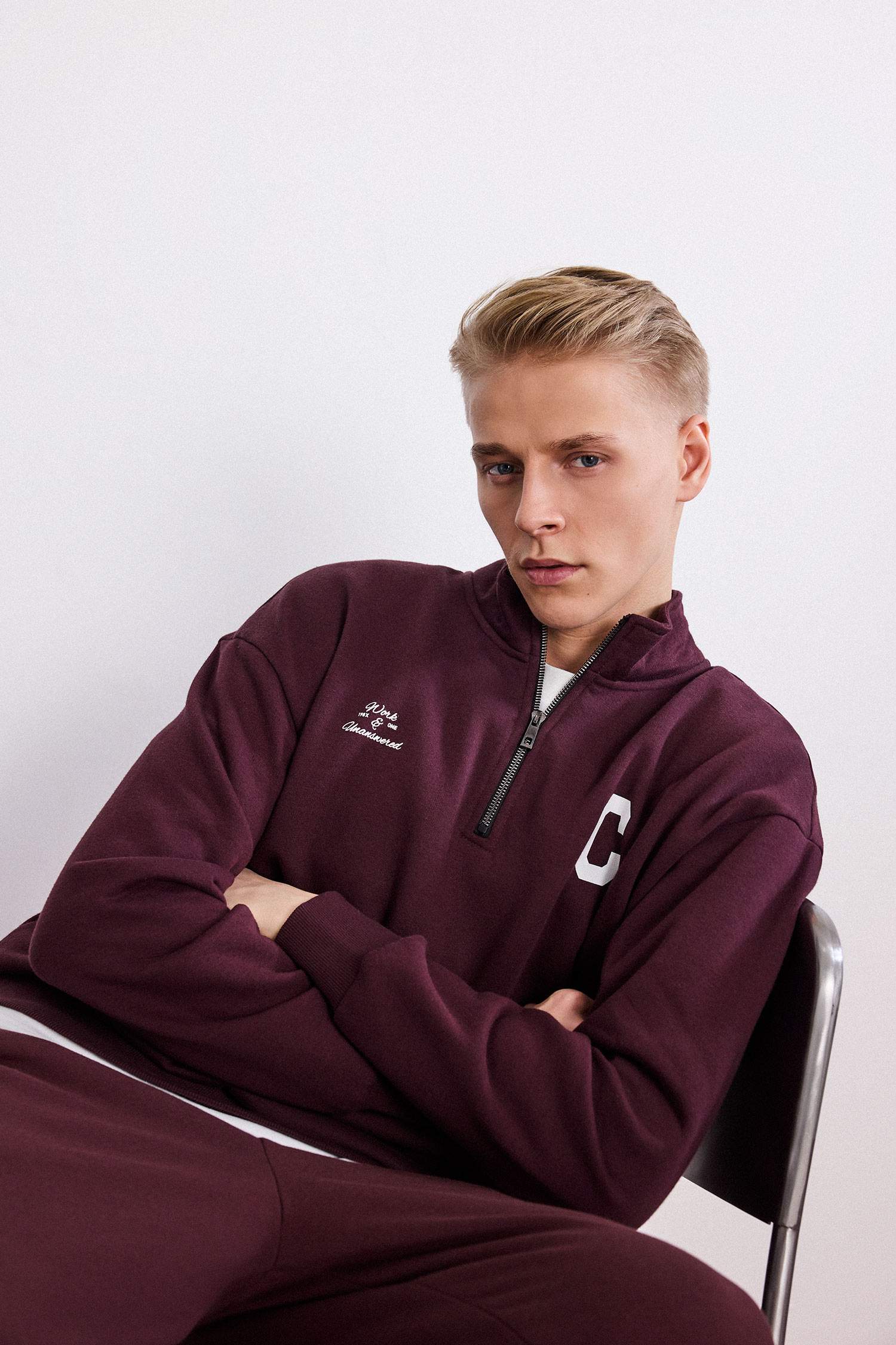 Boxy Fit Dik Yaka Fermuarlı Baskılı Sweatshirt