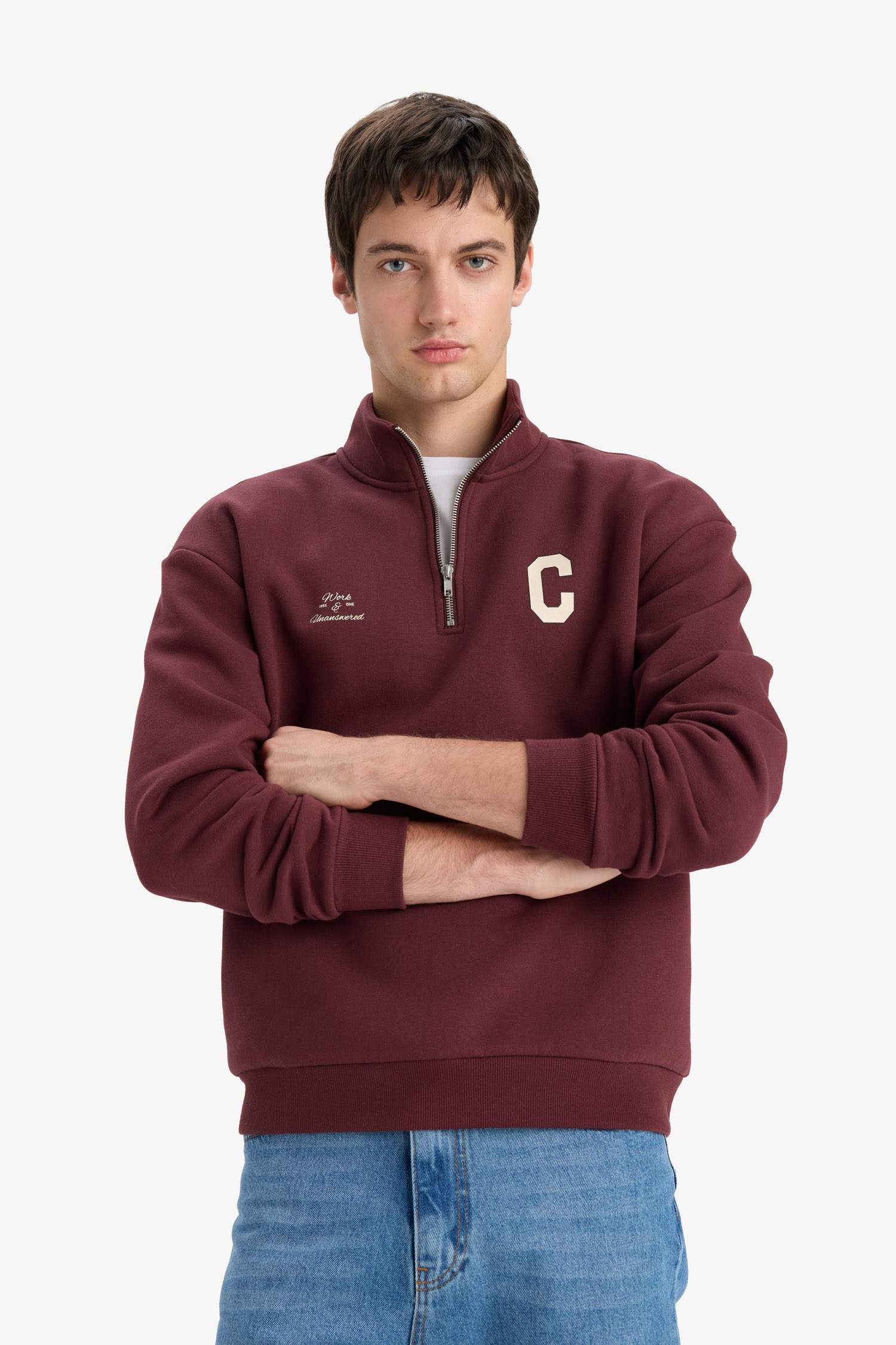 سويت شيرت اوفر سايز بياقة عالية بسوسته