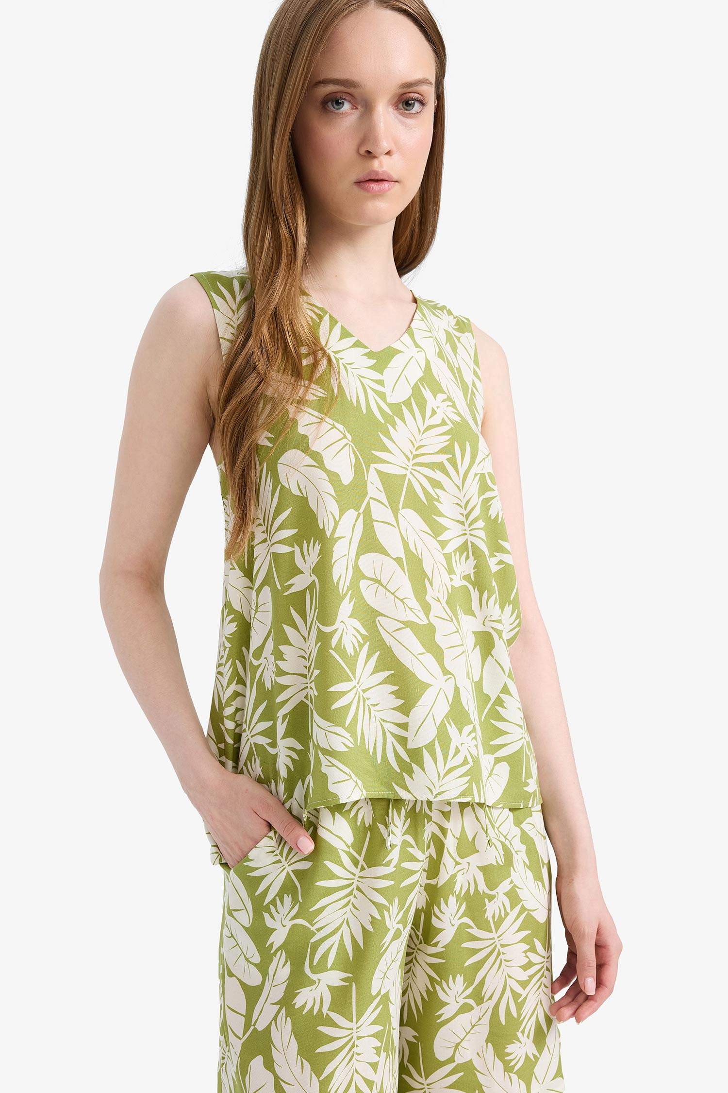 Regular Fit V Yaka Desenli Kolsuz Bluz