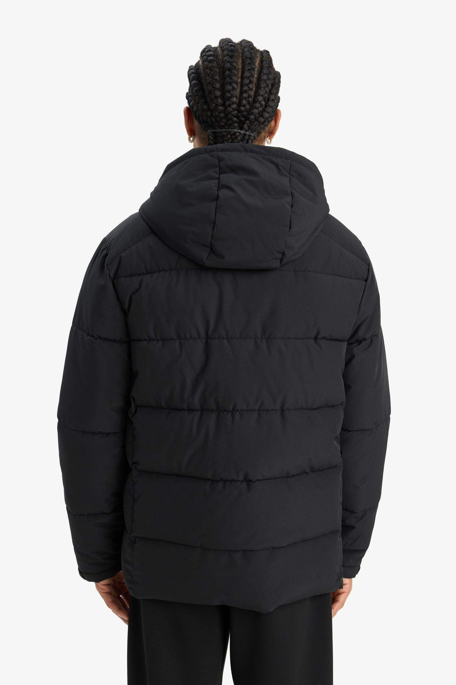 Su İtici Rüzgar Geçirmez Regular Fit Kapüşonlu Fermuarlı Cepli Kışlık Mont