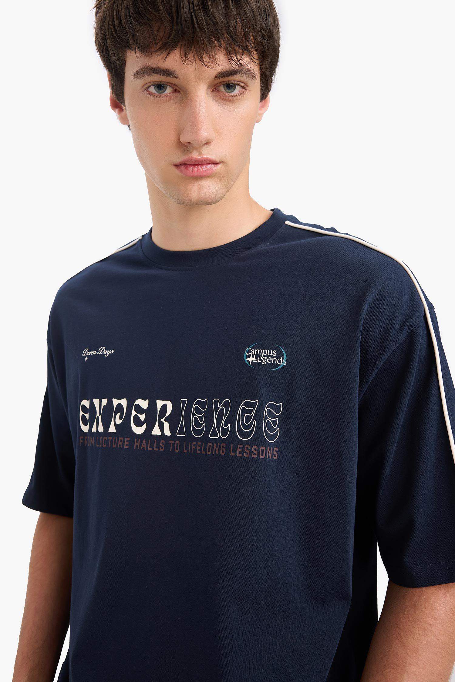 %100 Pamuk Loose Fit Rahat Kesim Bisiklet Yaka Sırt Baskılı Kısa Kollu Tişört