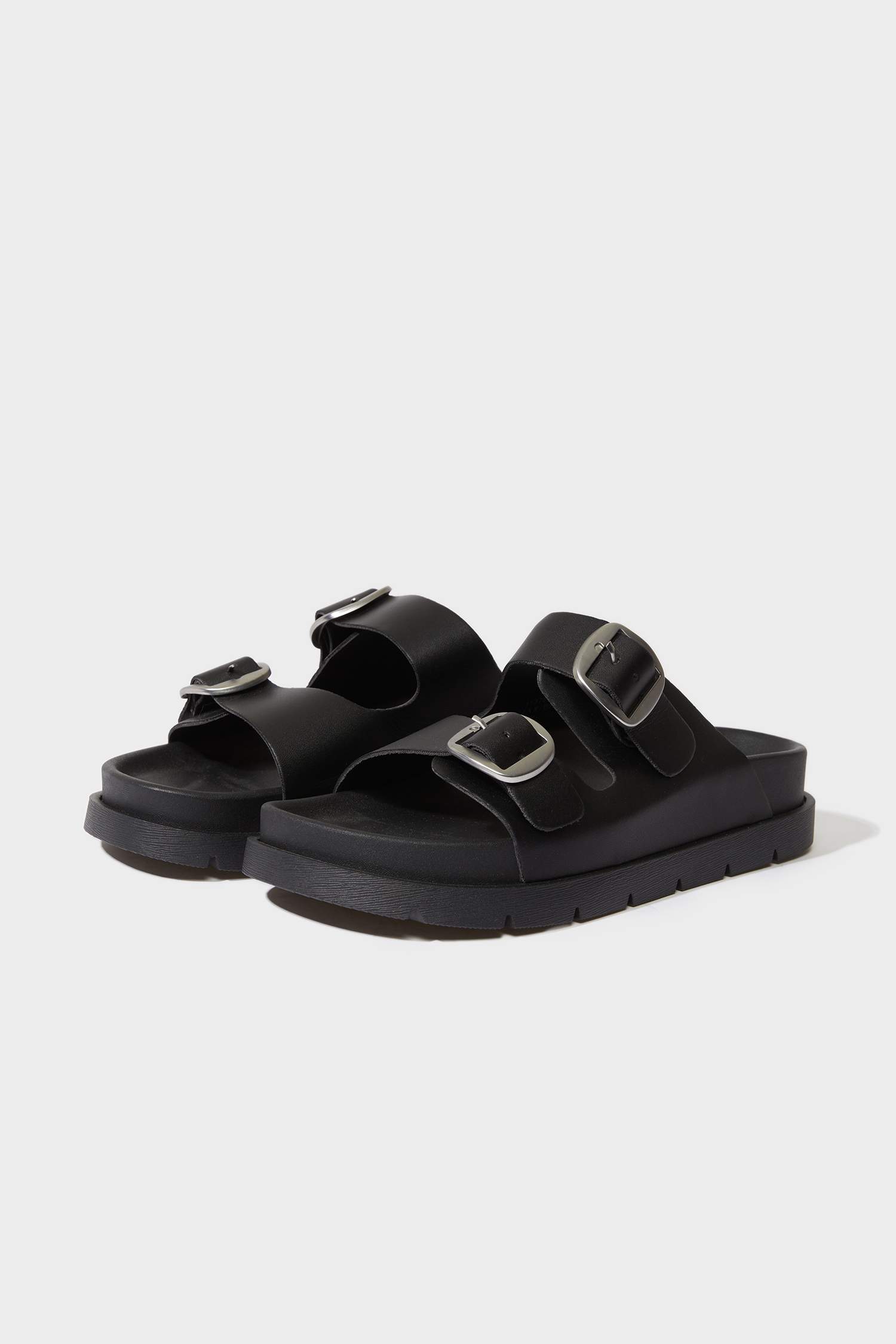 صندل نسائي من جلد صناعي بكعب مسطح بشريط مزدوج