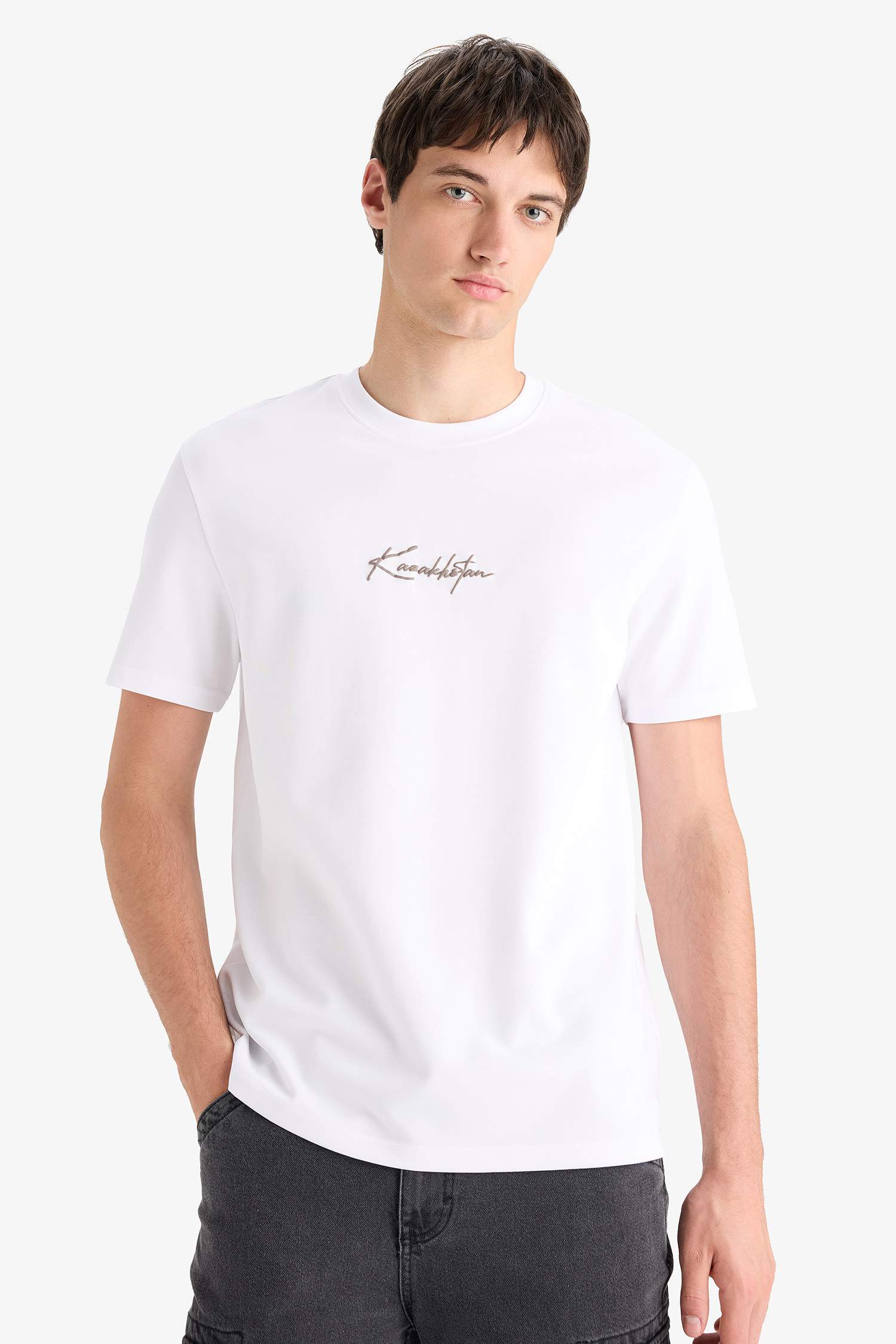 Регулярный крой, футболка с коротким рукавом с надписью