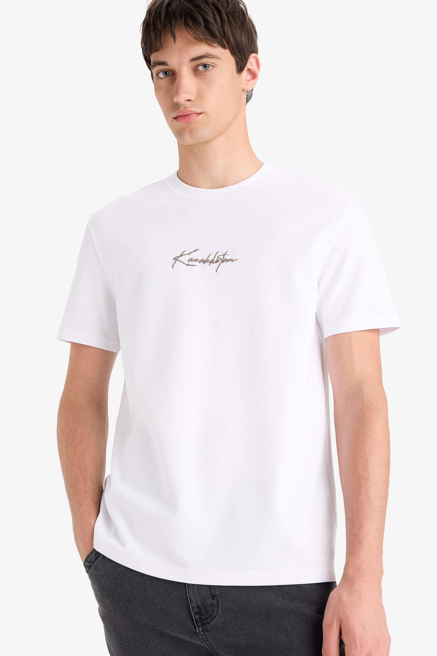 Регулярный крой, футболка с коротким рукавом с надписью