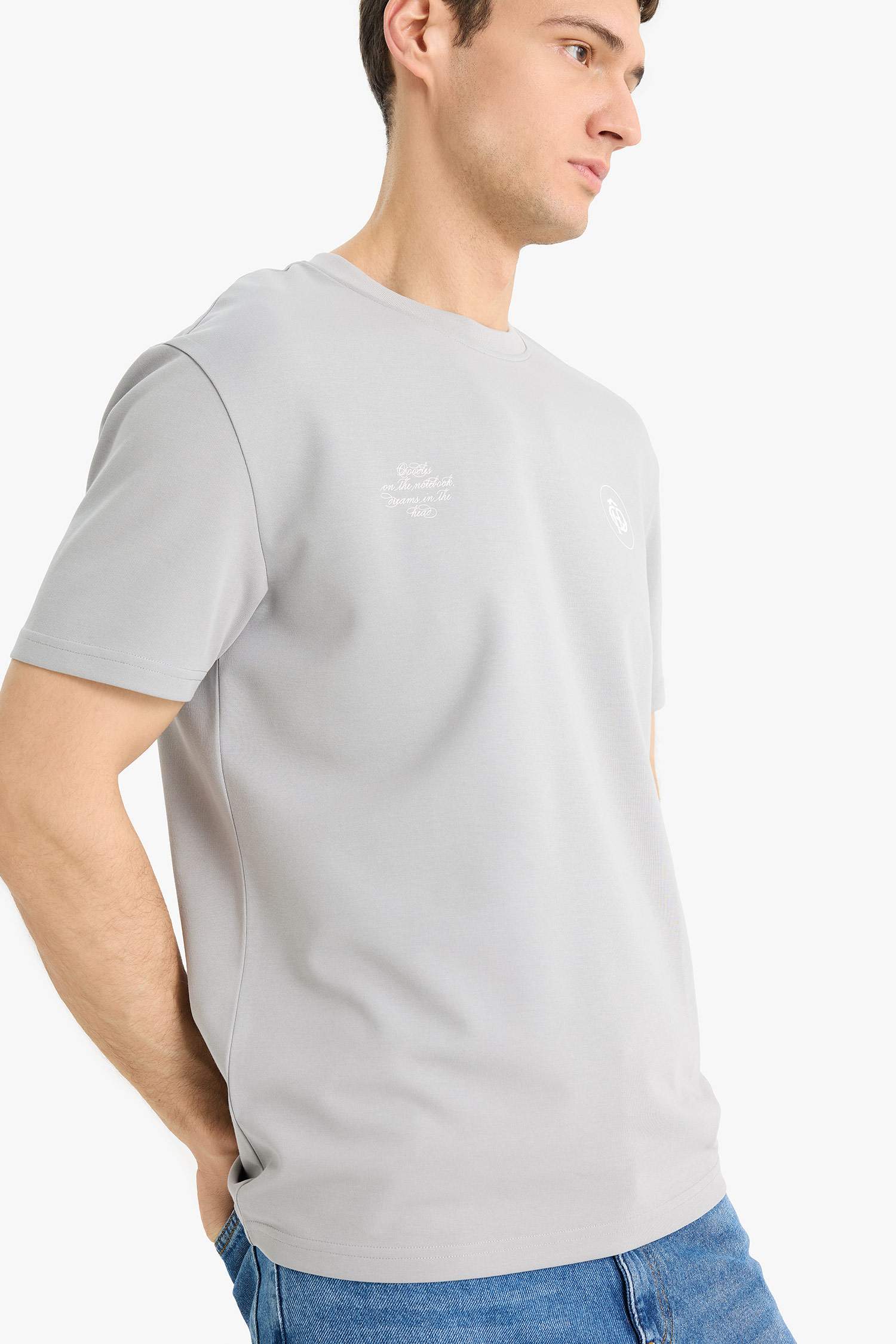 дөңгелек жаға минималл Қысқа жеңді футболка