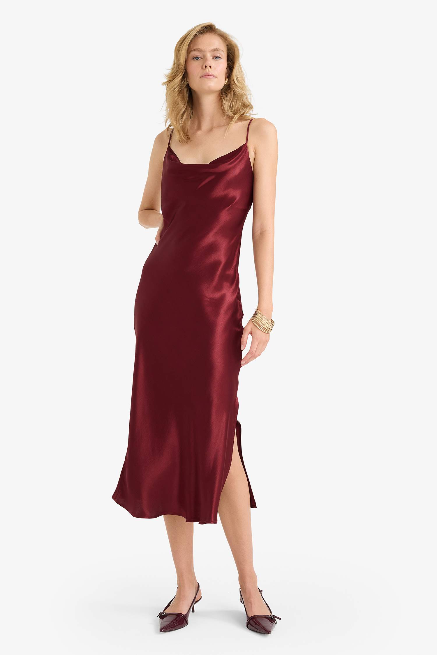 Saten Yırtmaçlı Askılı Maxi Abiye Elbise