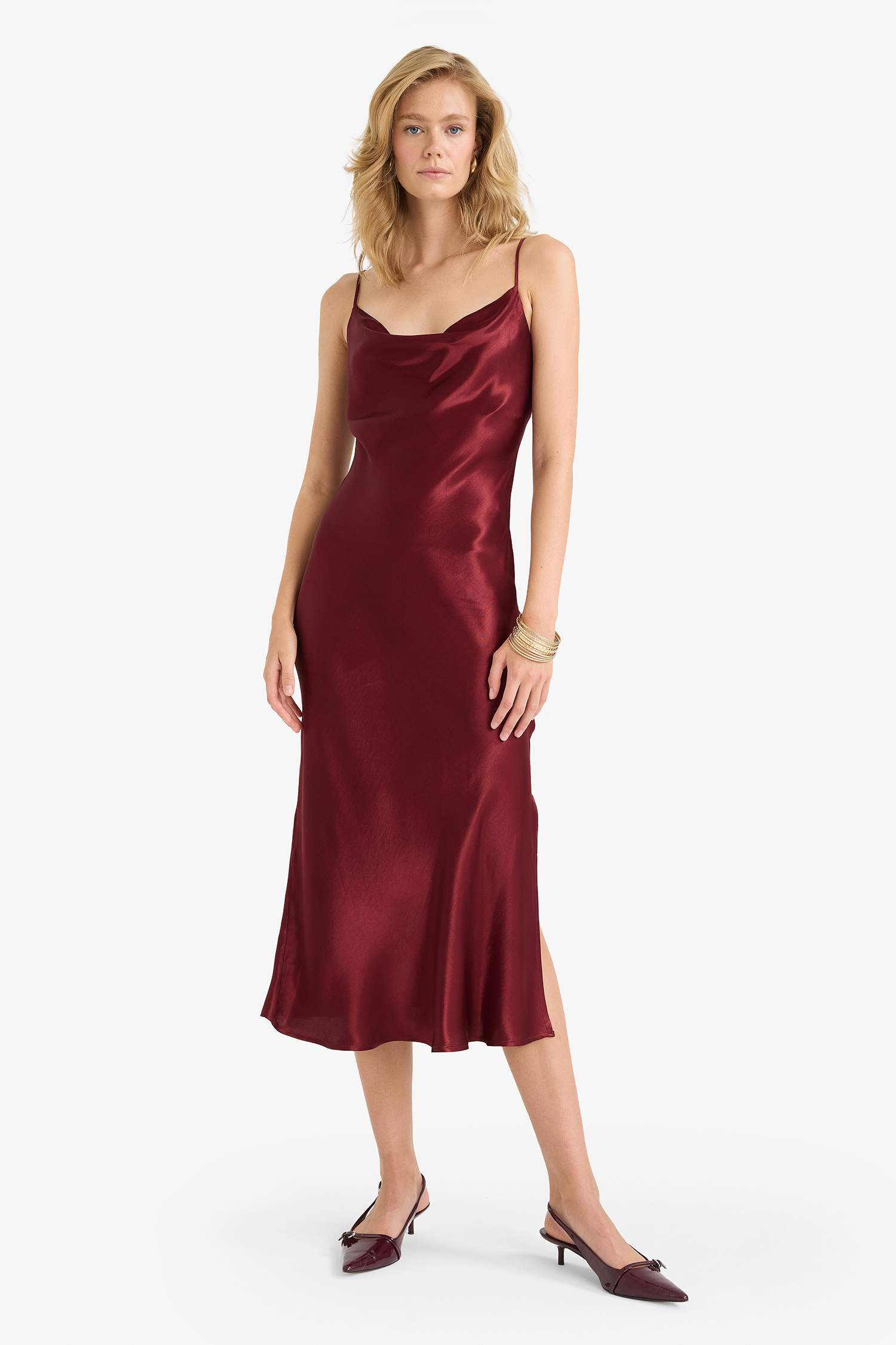 Saten Yırtmaçlı Askılı Maxi Abiye Elbise