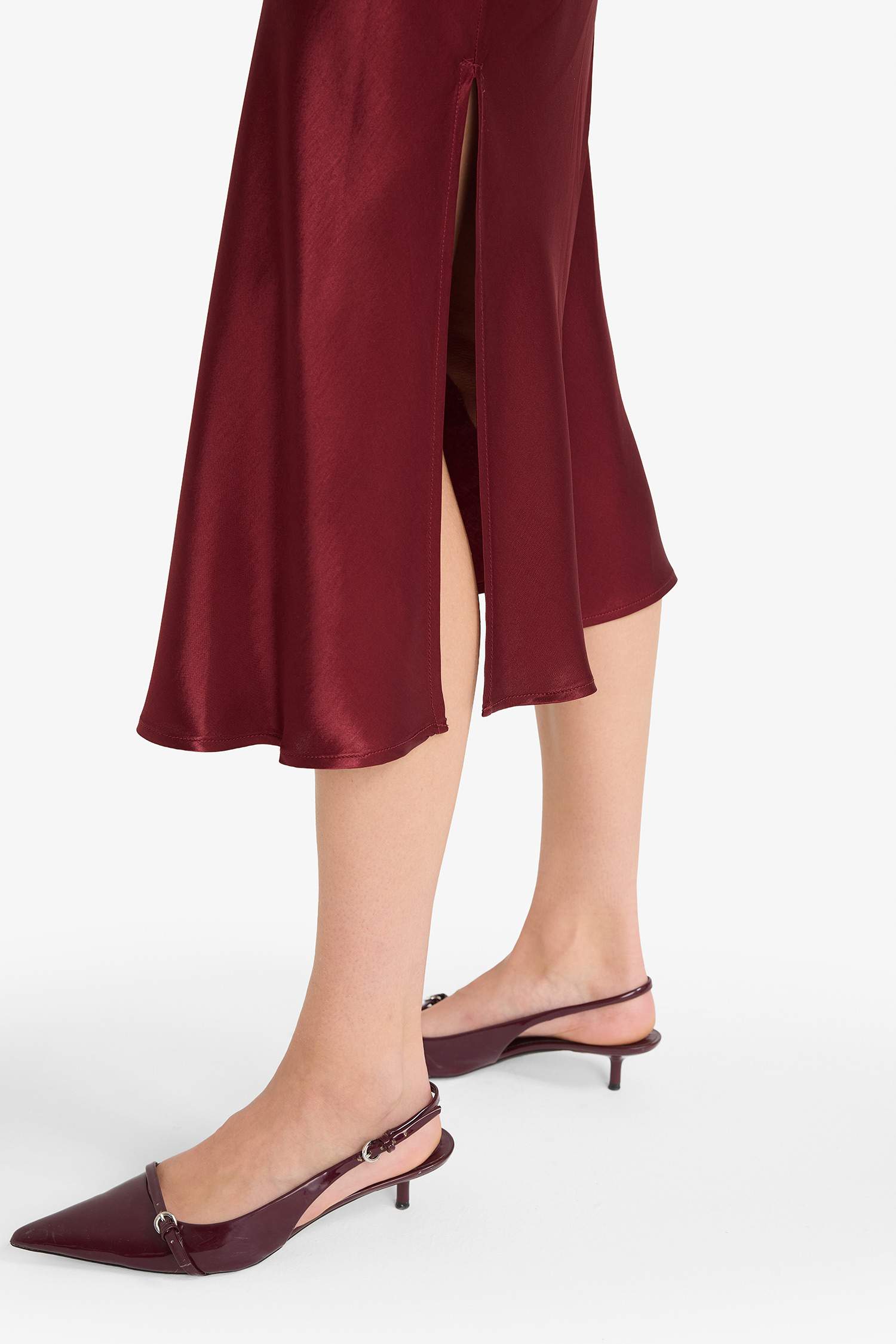 Saten Yırtmaçlı Askılı Maxi Abiye Elbise