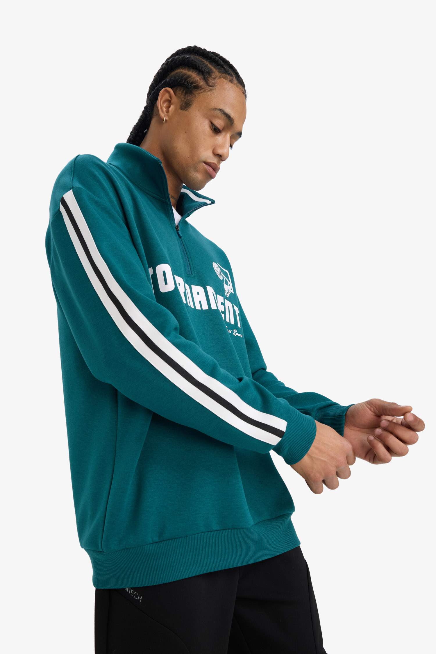 سويت شيرت مطبوعة أوفر سايز بياقة عالية بساق بسحاب