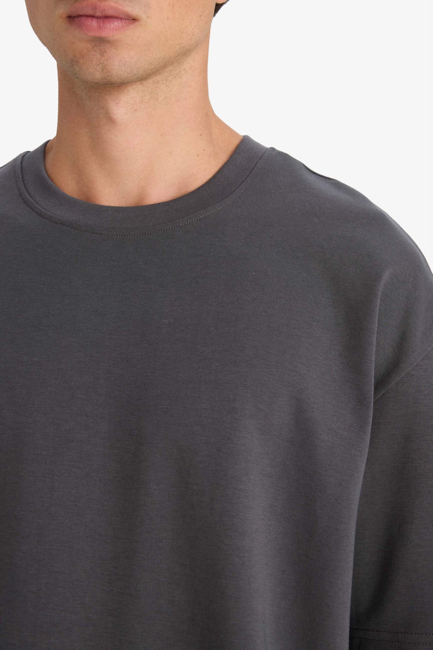 Oversize Geniş Kalıp Bisiklet Yaka Ağır Kumaş Basic Düz Kısa Kollu Tişört