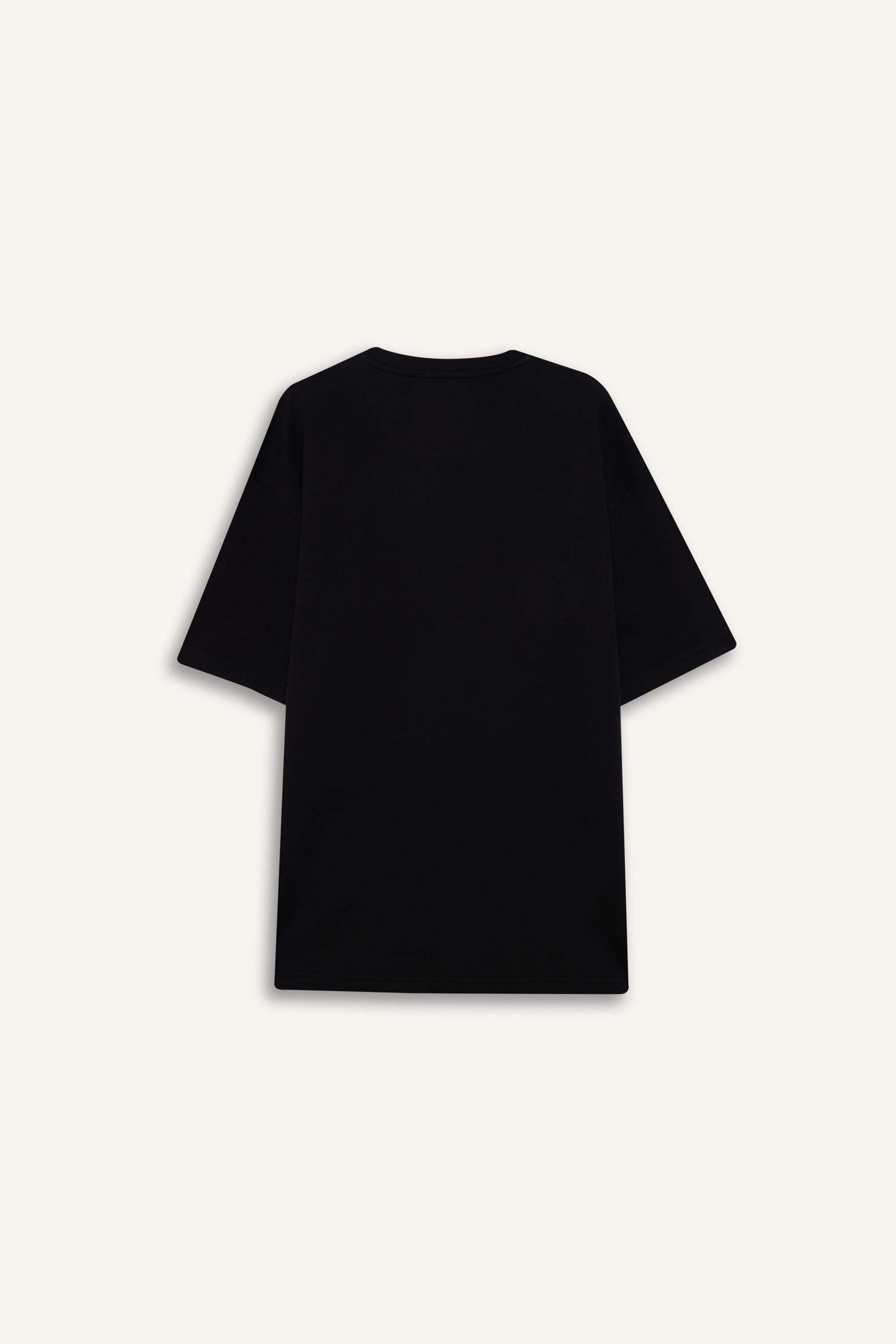 Oversize Geniş Kalıp Bisiklet Yaka Ağır Kumaş Basic Düz Kısa Kollu Tişört