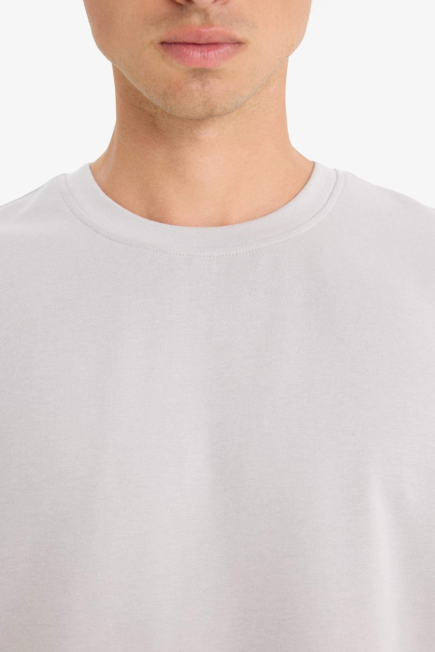 Oversize Geniş Kalıp Bisiklet Yaka Ağır Kumaş Basic Düz Kısa Kollu Tişört