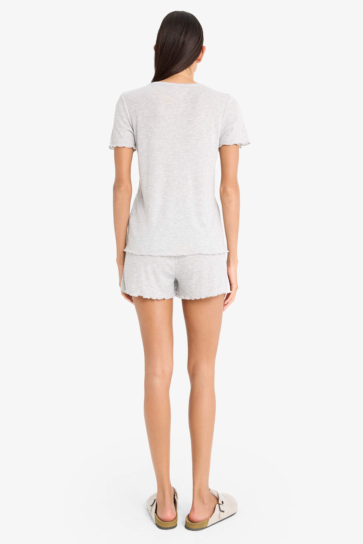 سيت بجامة تيشيرت و شورت قصة عادية من Fall in Love - قطعتين