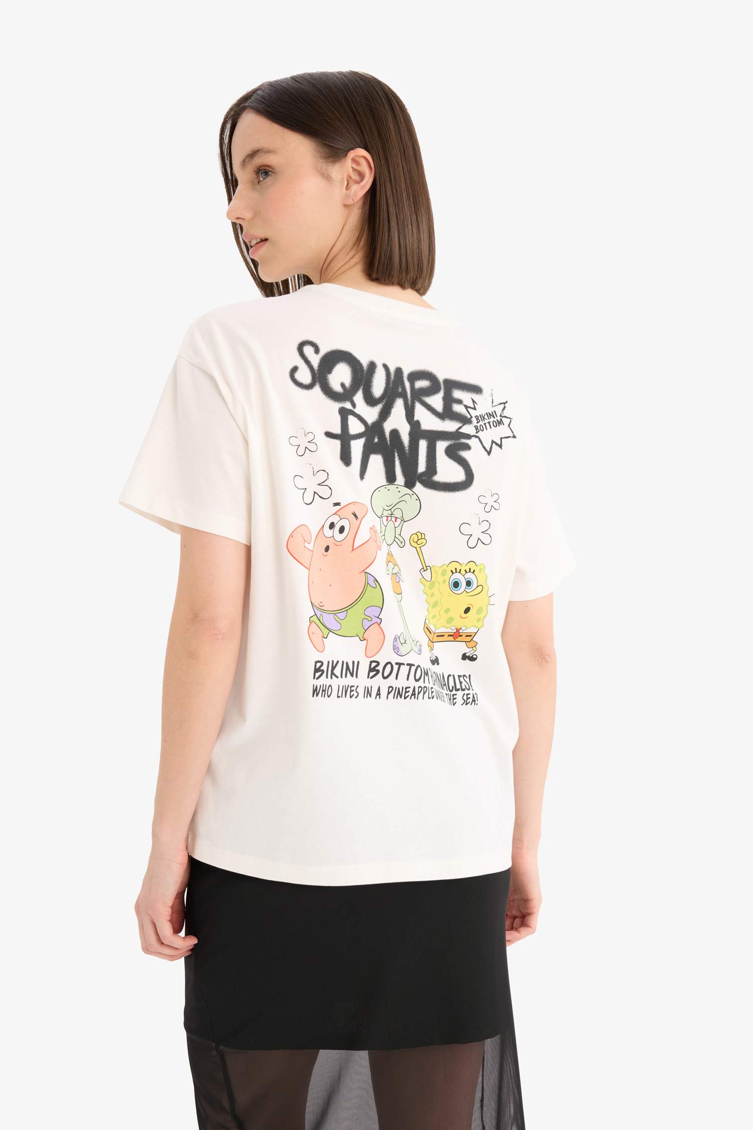 تيشيرت نص ردن اوفر سايز بطبعة من الخلف