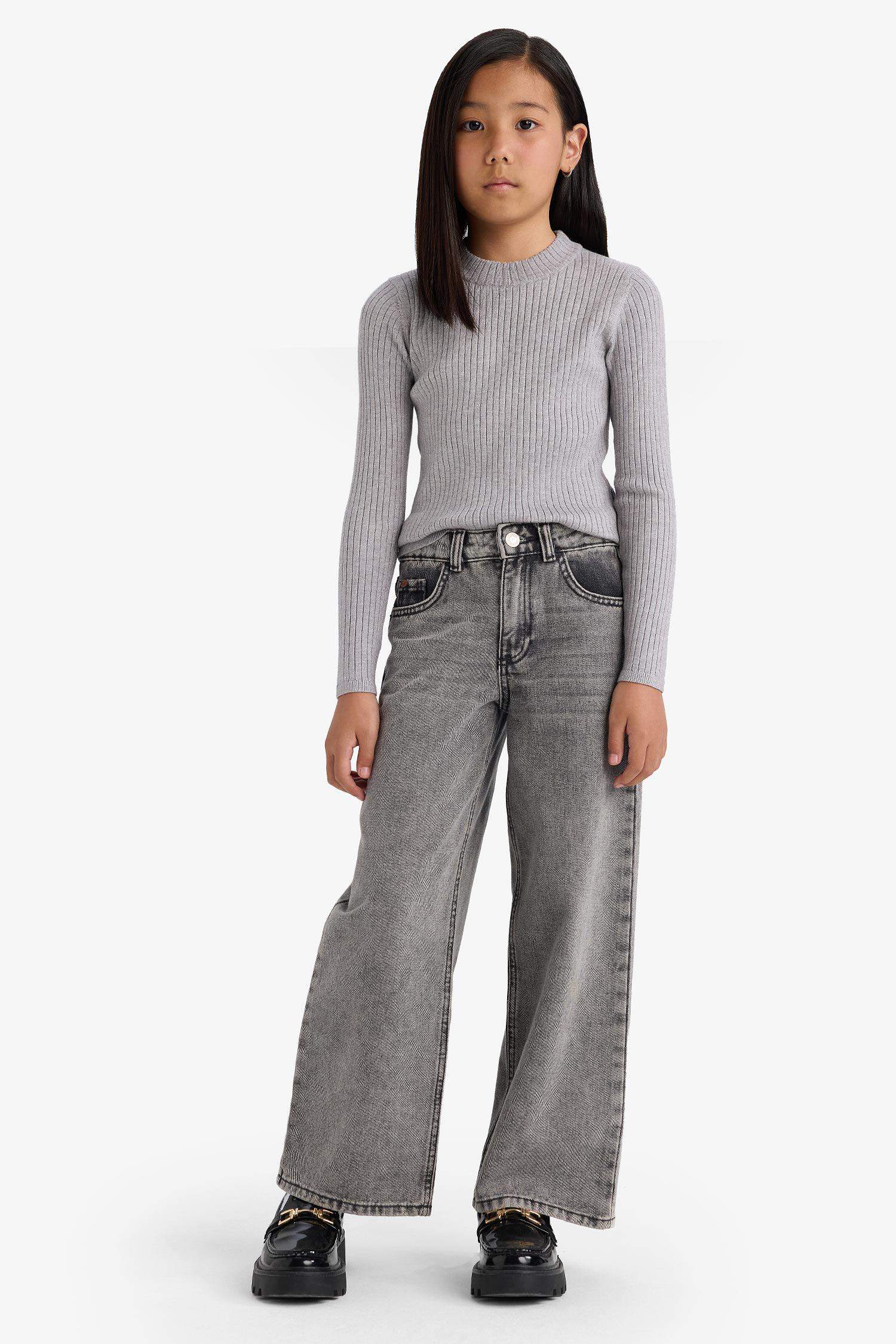 بلوفر تريكو بنات مضلع سليم فيت برقبة مستديرة